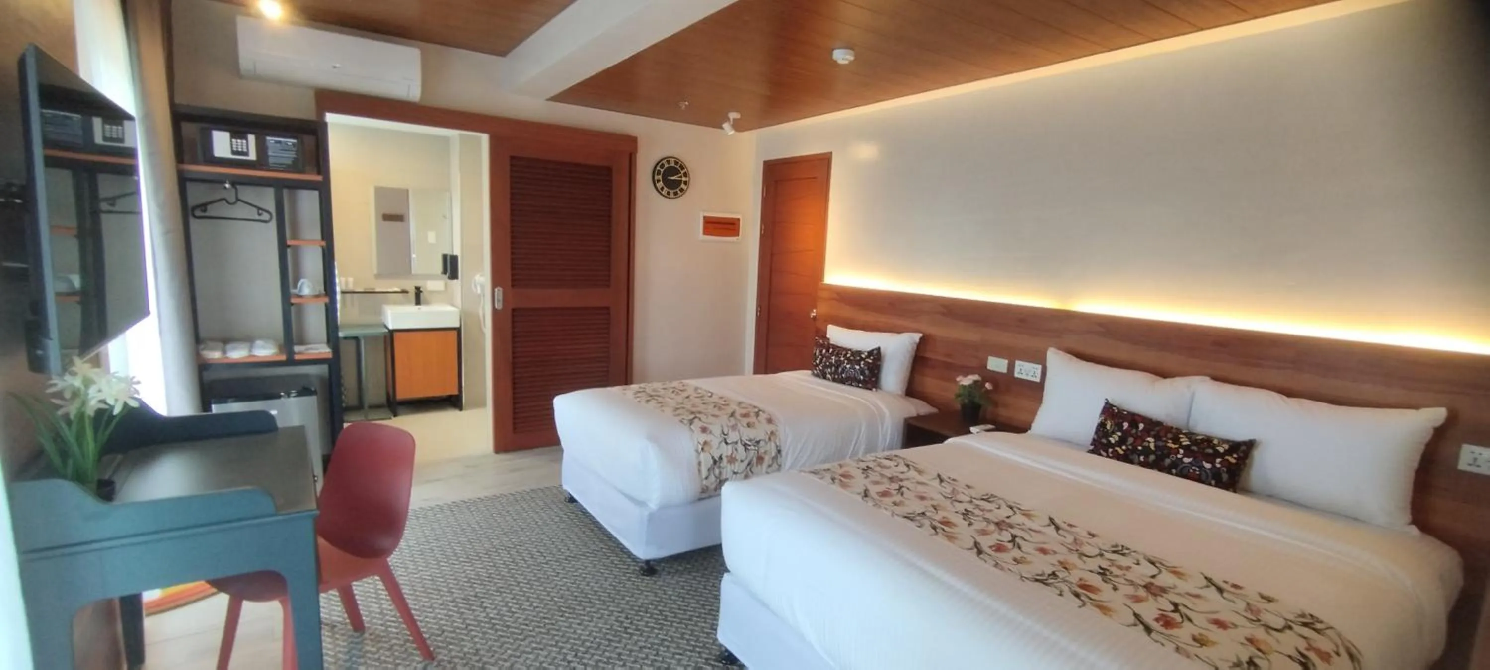 Bed in Hotel Kimberly Tagaytay