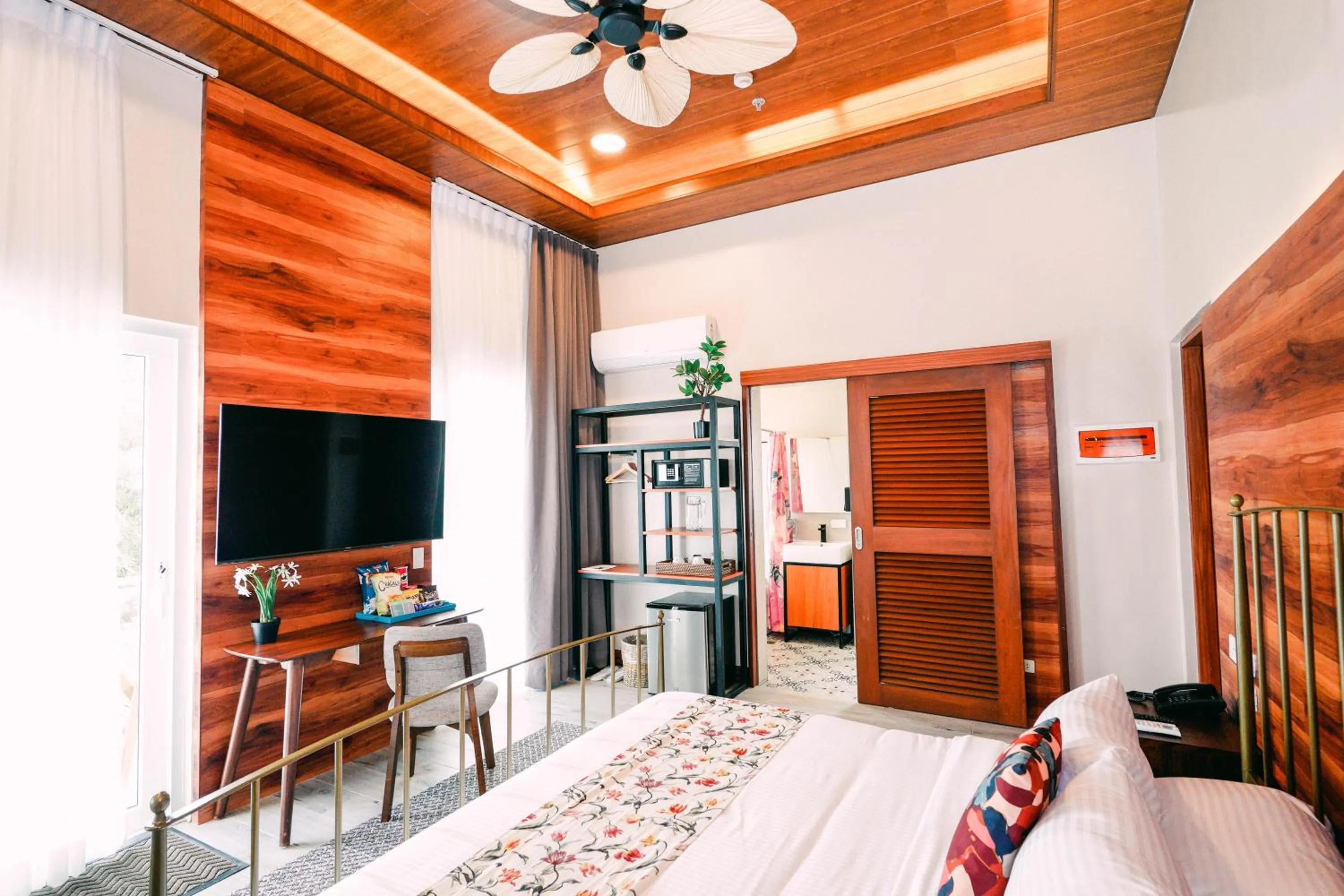 Bed in Hotel Kimberly Tagaytay