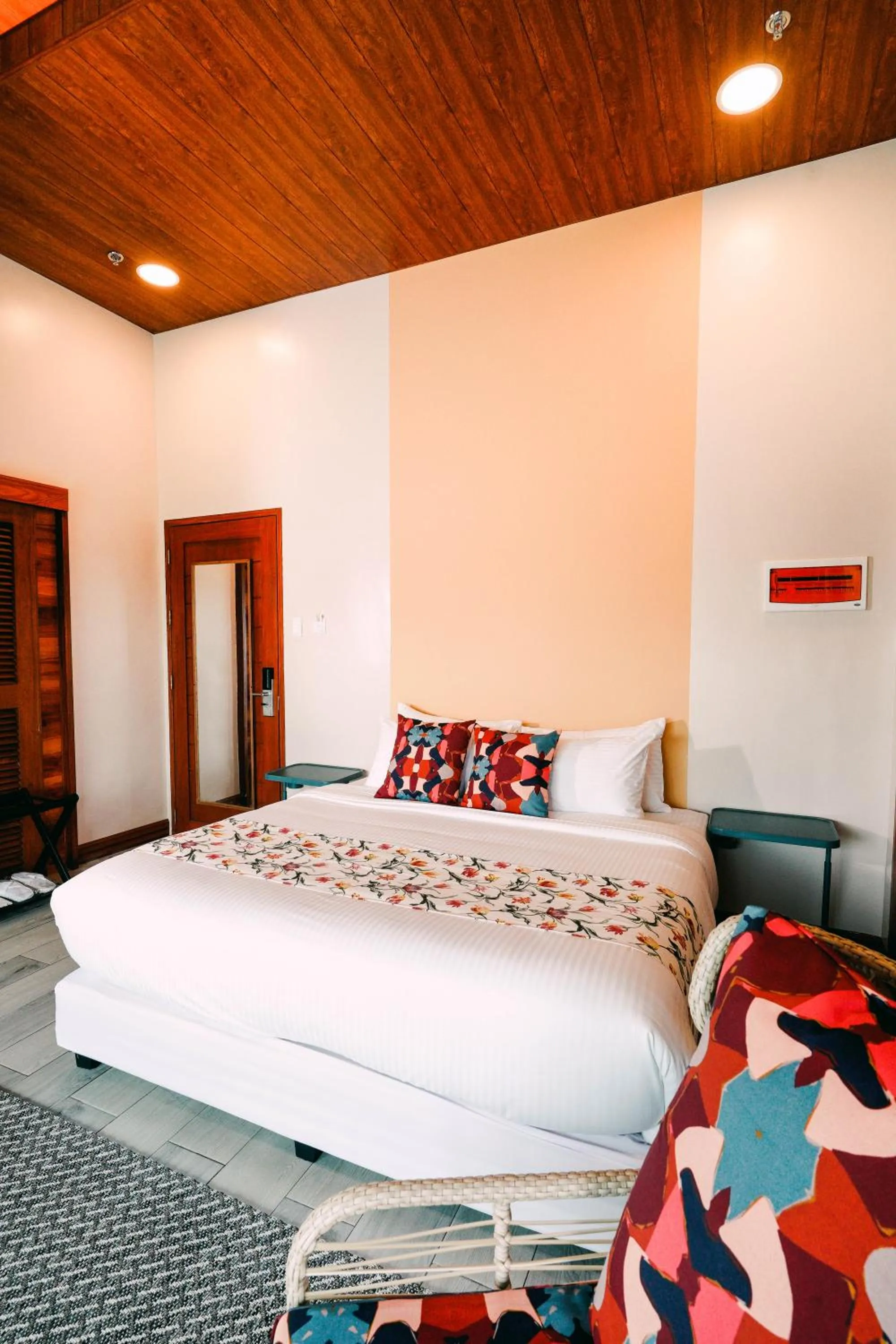 Bed in Hotel Kimberly Tagaytay