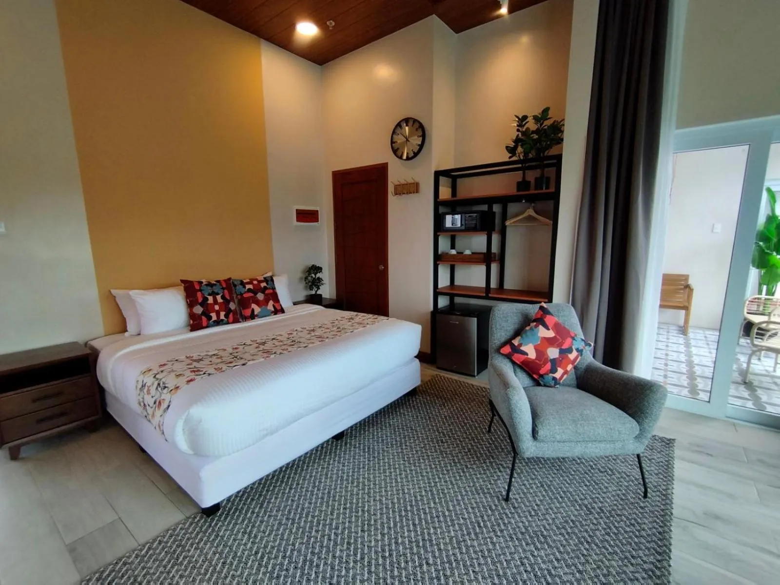 Bed in Hotel Kimberly Tagaytay