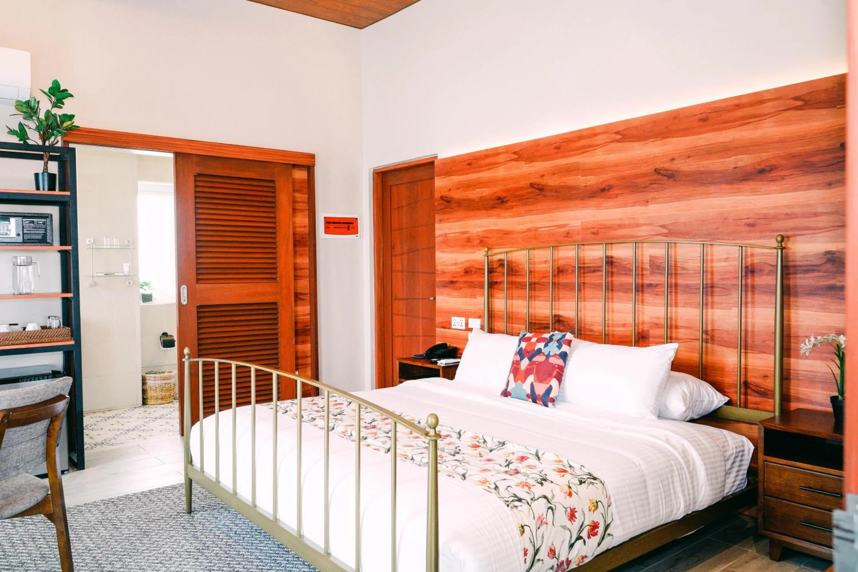 Bed in Hotel Kimberly Tagaytay