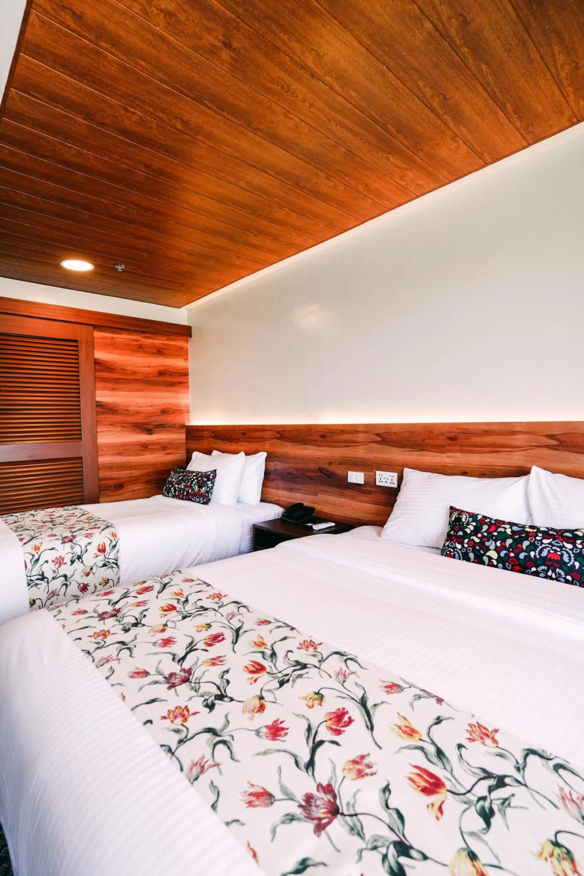 Bed in Hotel Kimberly Tagaytay