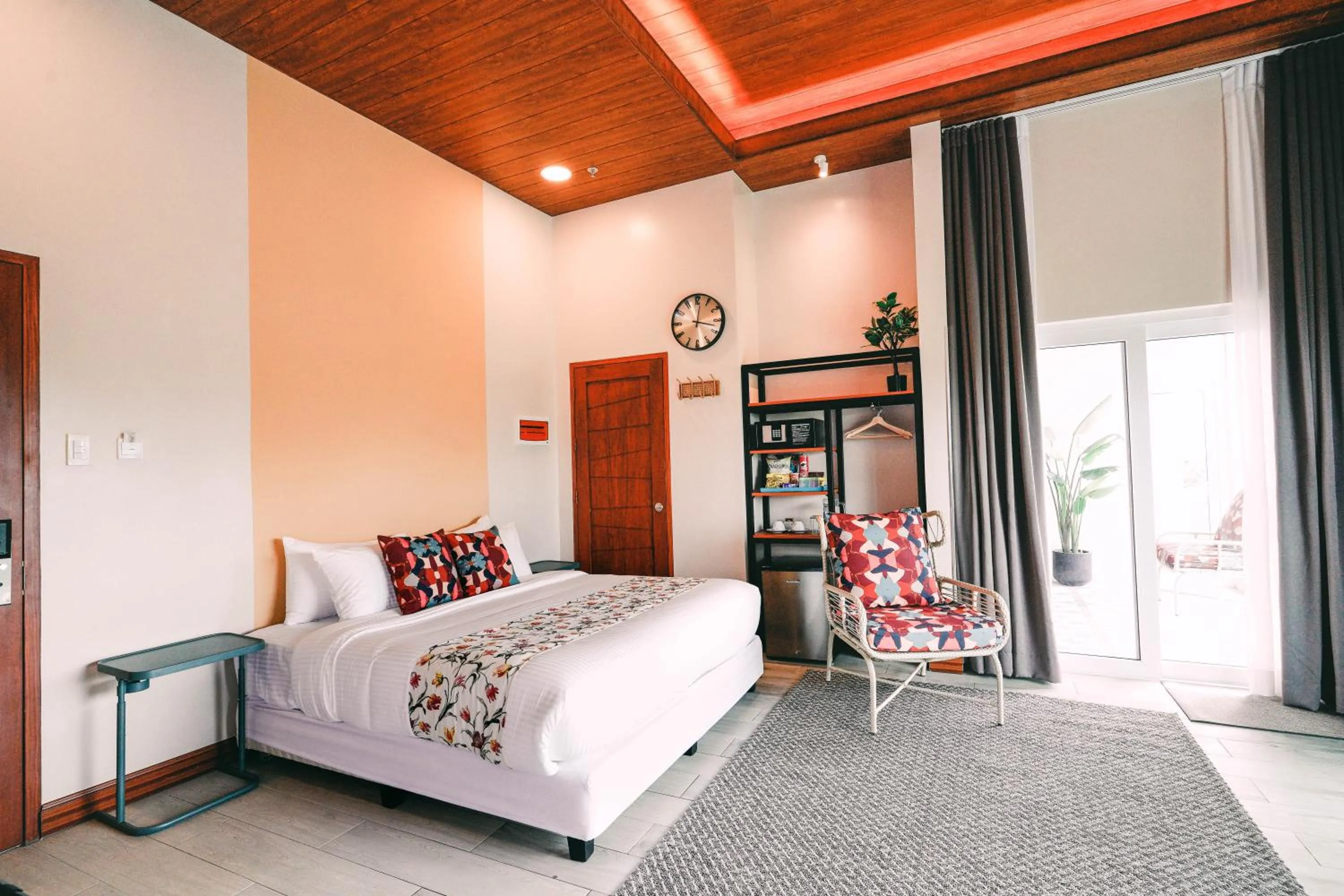 Bed in Hotel Kimberly Tagaytay