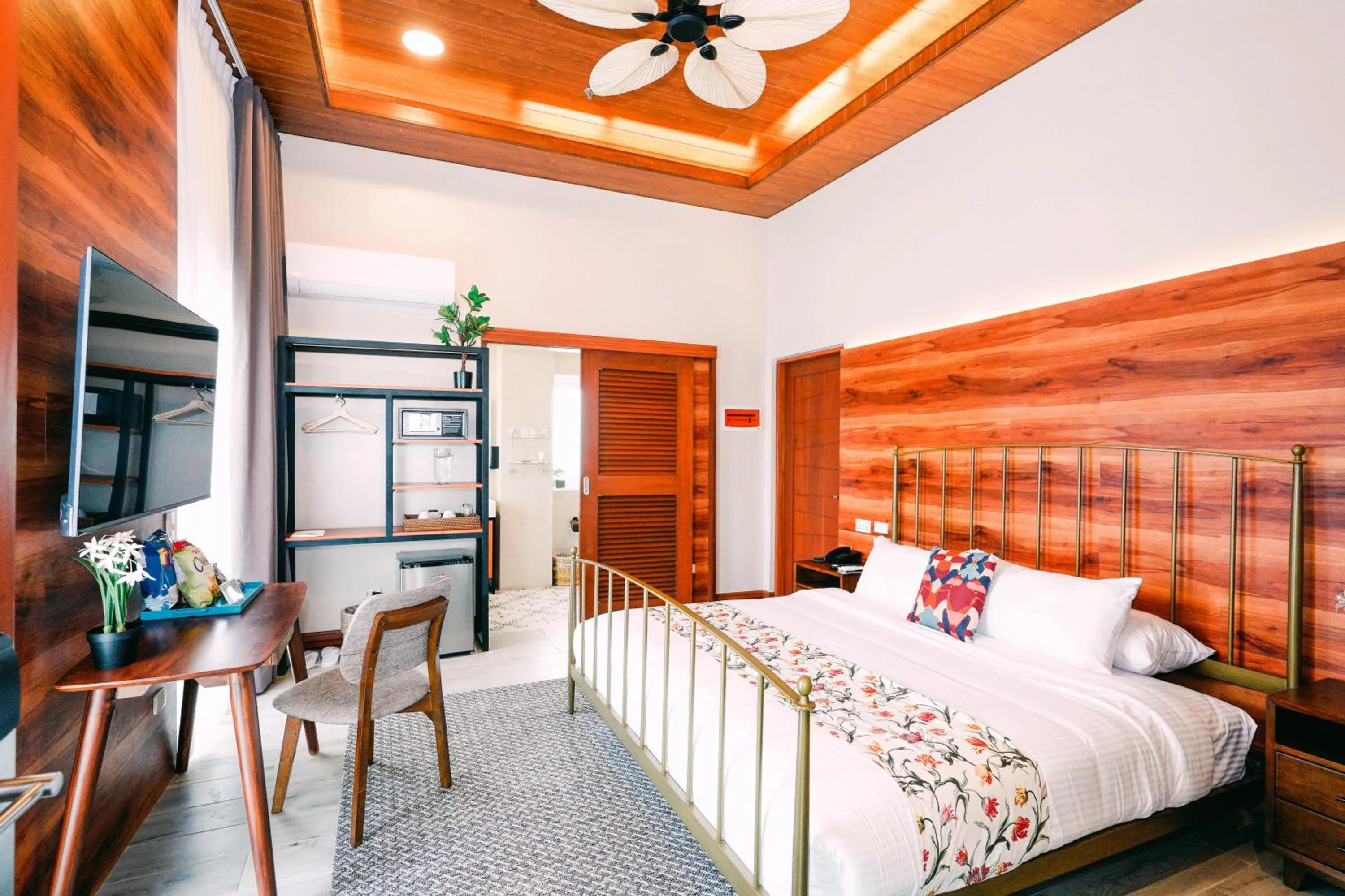 Bed in Hotel Kimberly Tagaytay