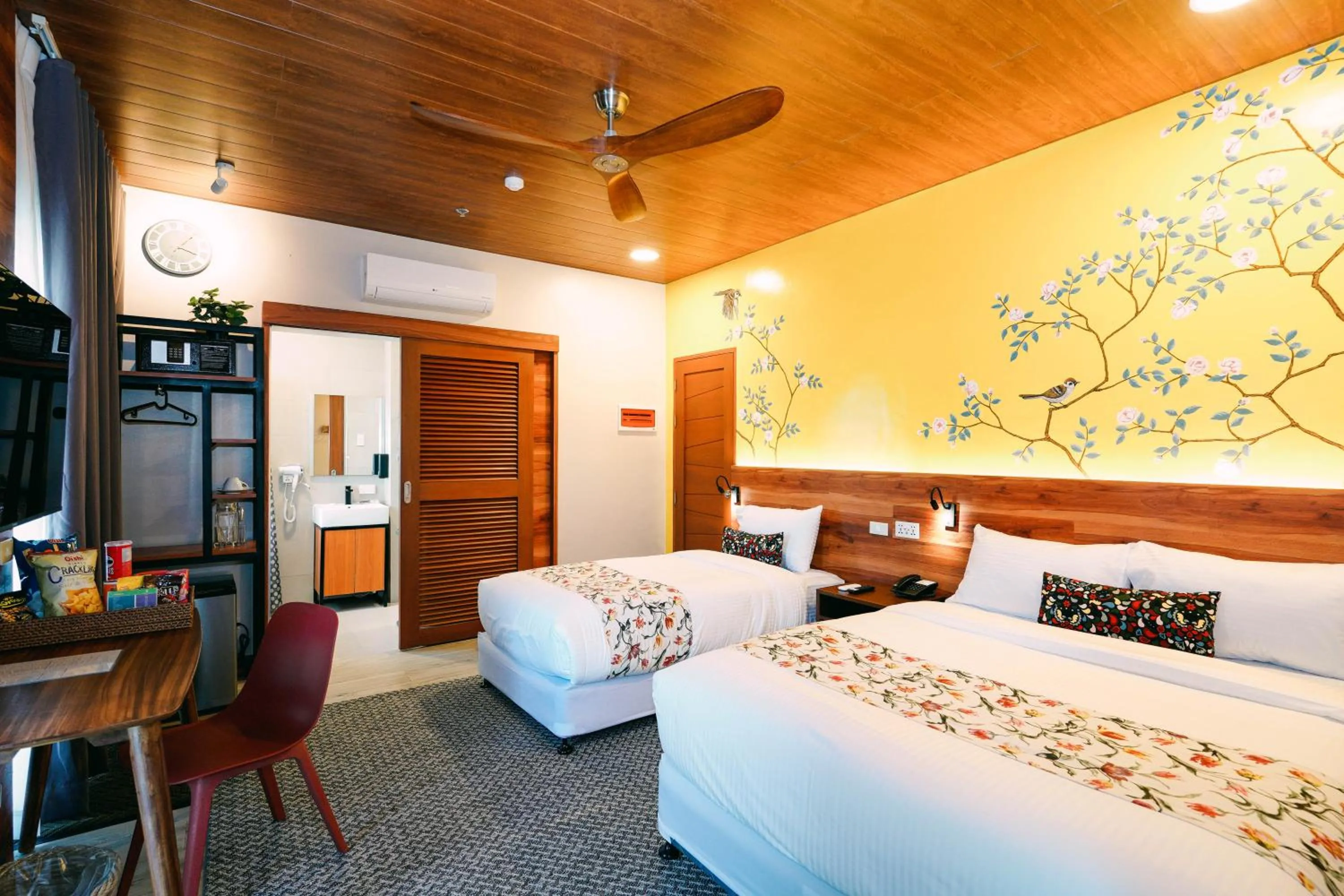 Bed in Hotel Kimberly Tagaytay