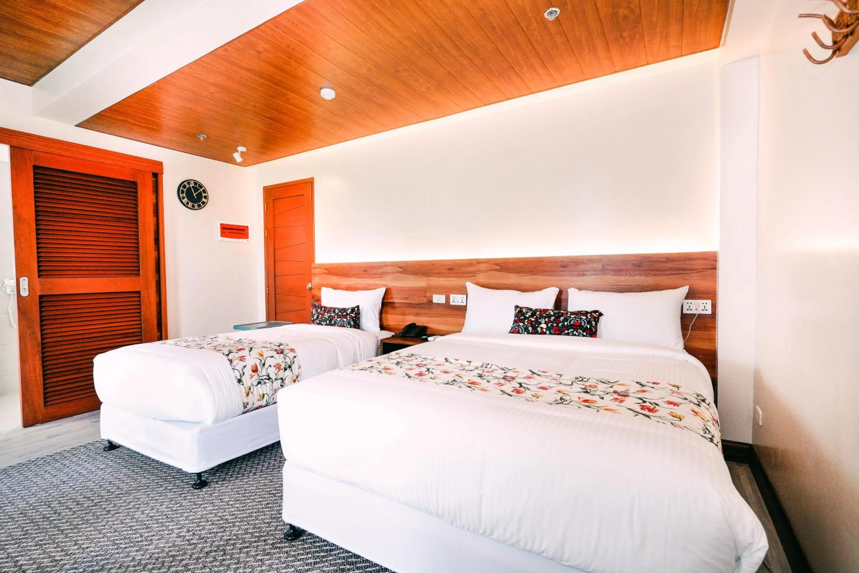 Bed in Hotel Kimberly Tagaytay