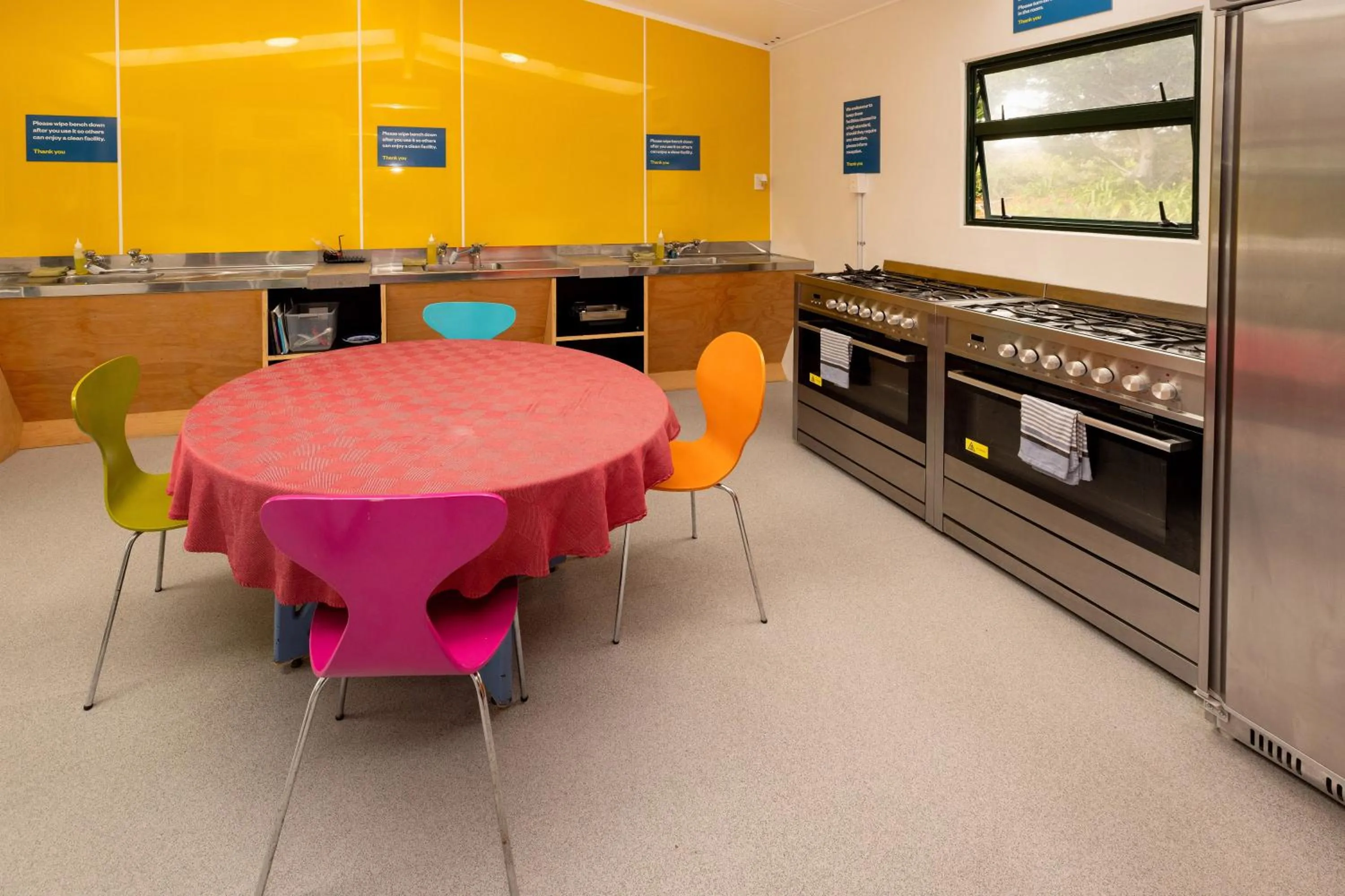 Communal kitchen in Napier Beach TOP 10 Holiday Park & Motels