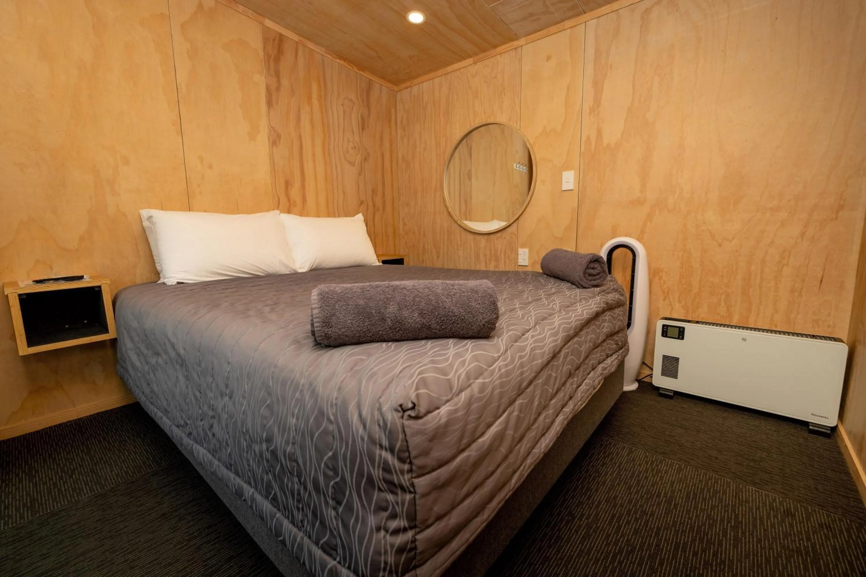 Bed in Napier Beach TOP 10 Holiday Park & Motels