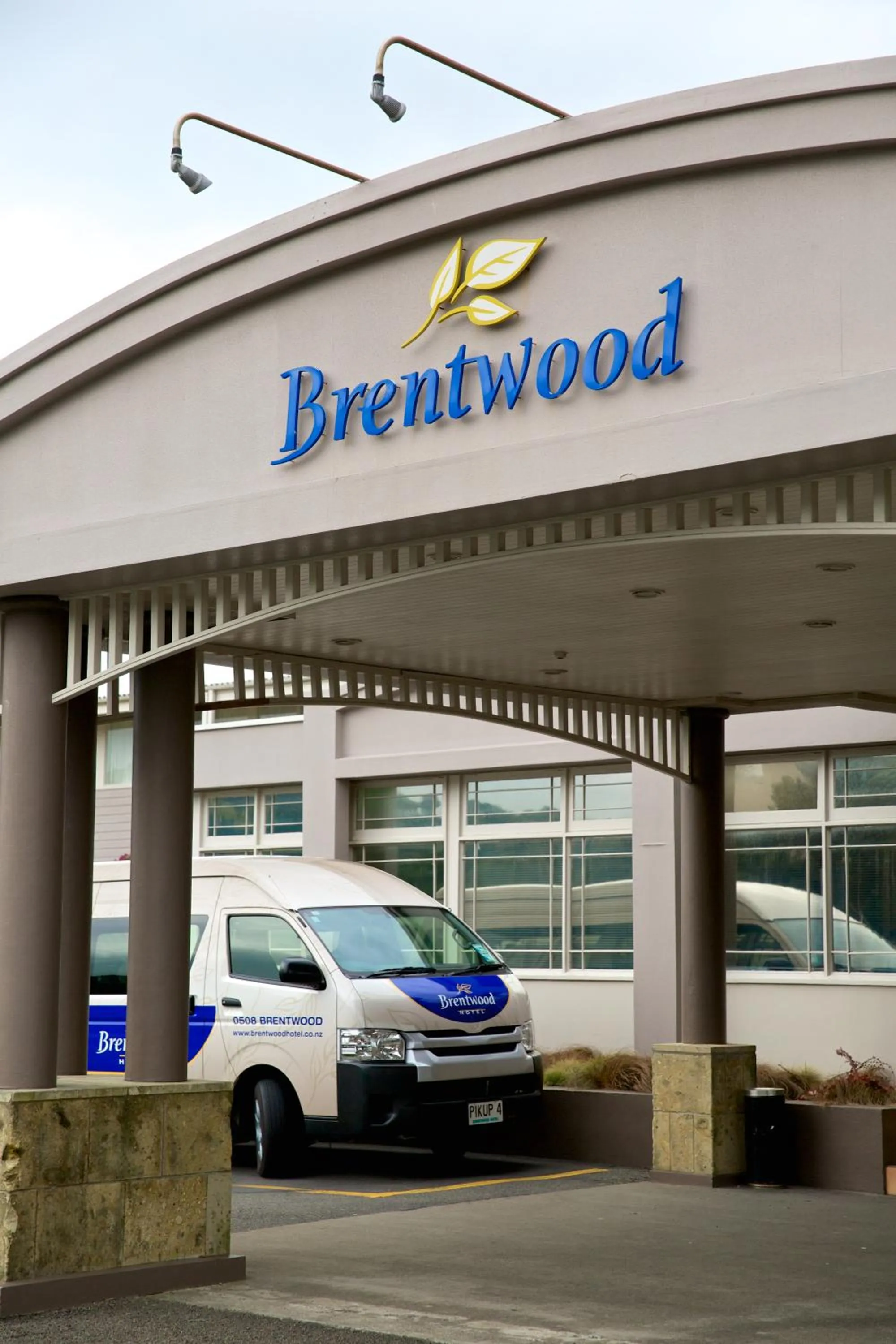 Facade/entrance in Brentwood Hotel