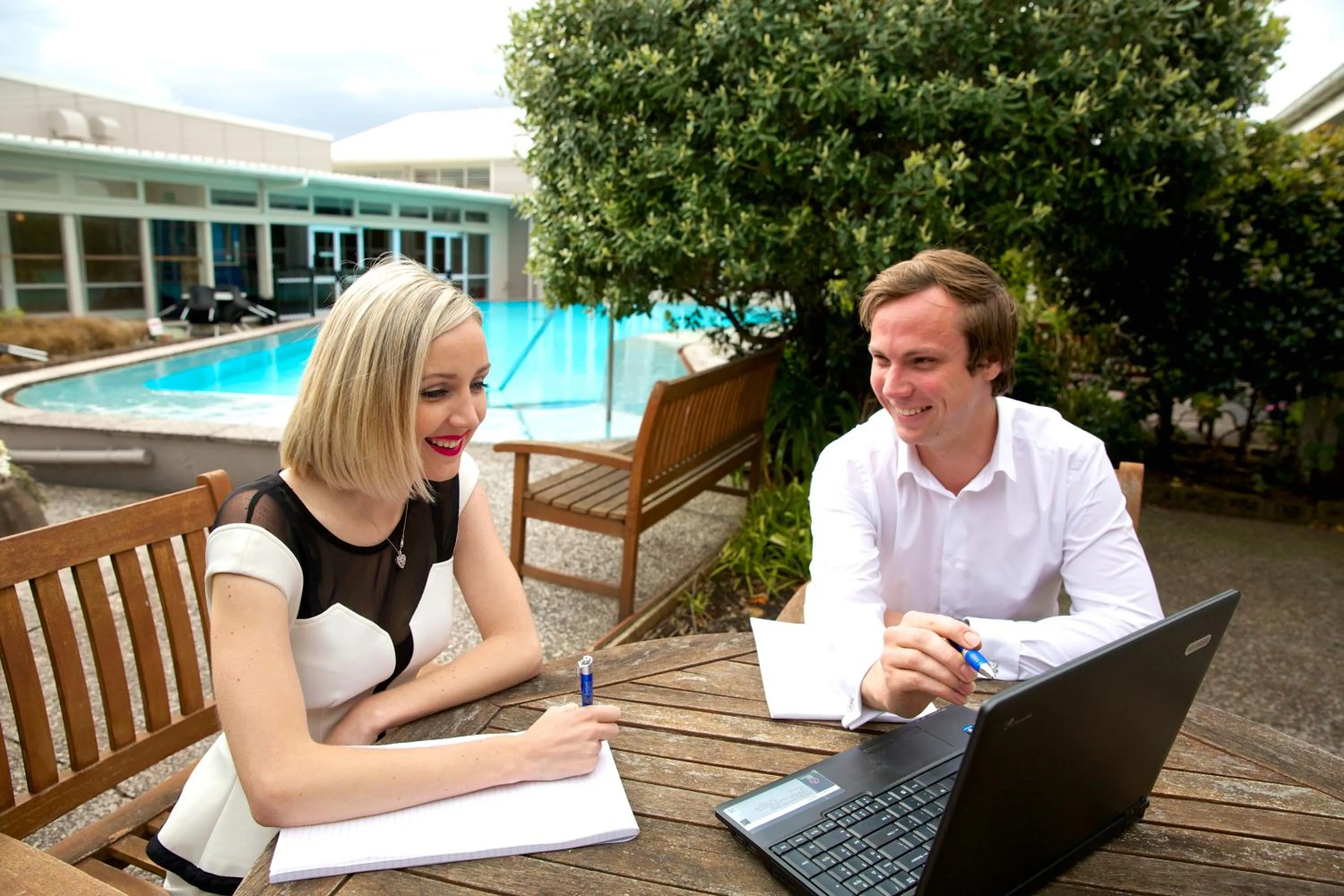 Swimming pool in Brentwood Hotel