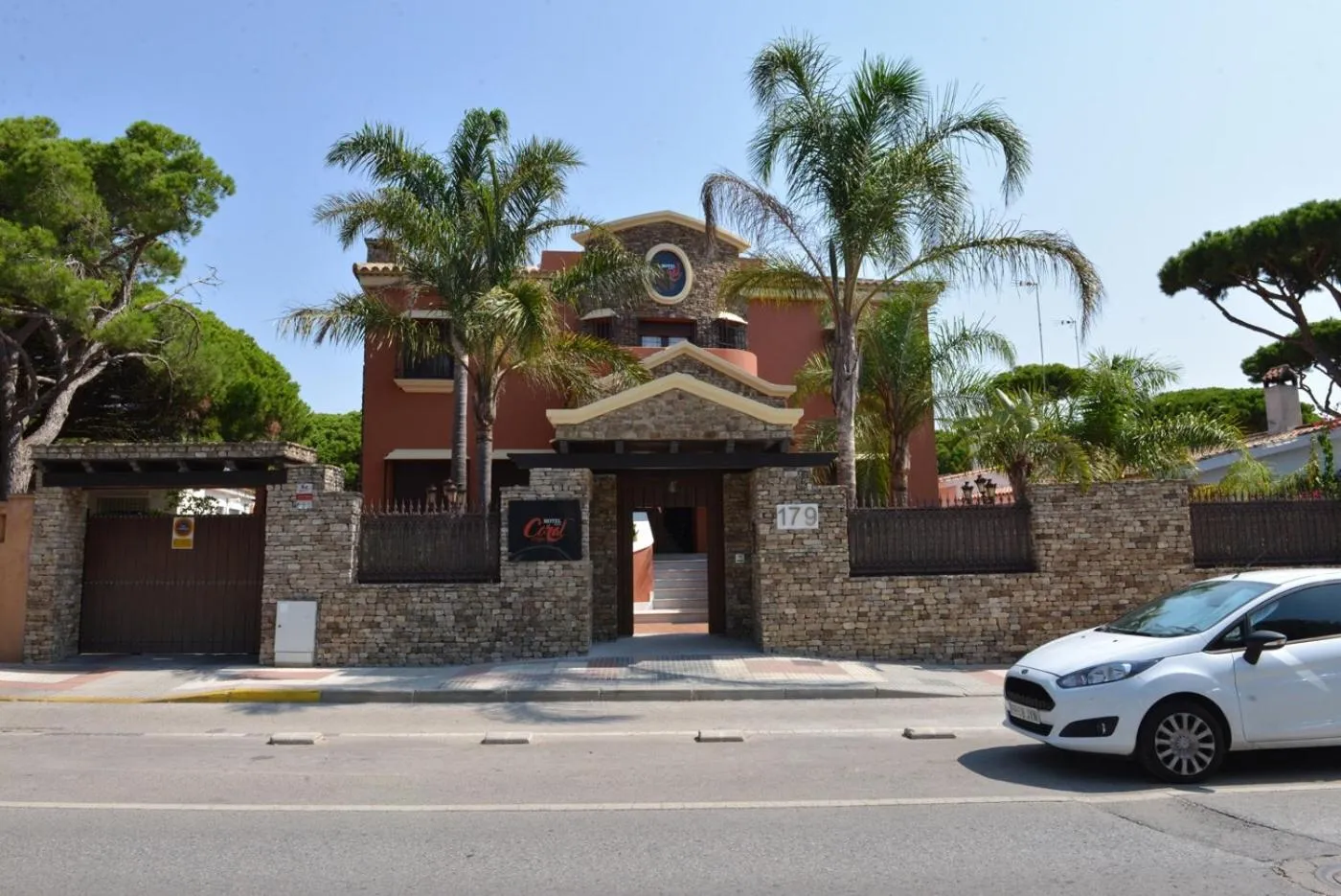Facade/entrance in Hotel Coral Playa