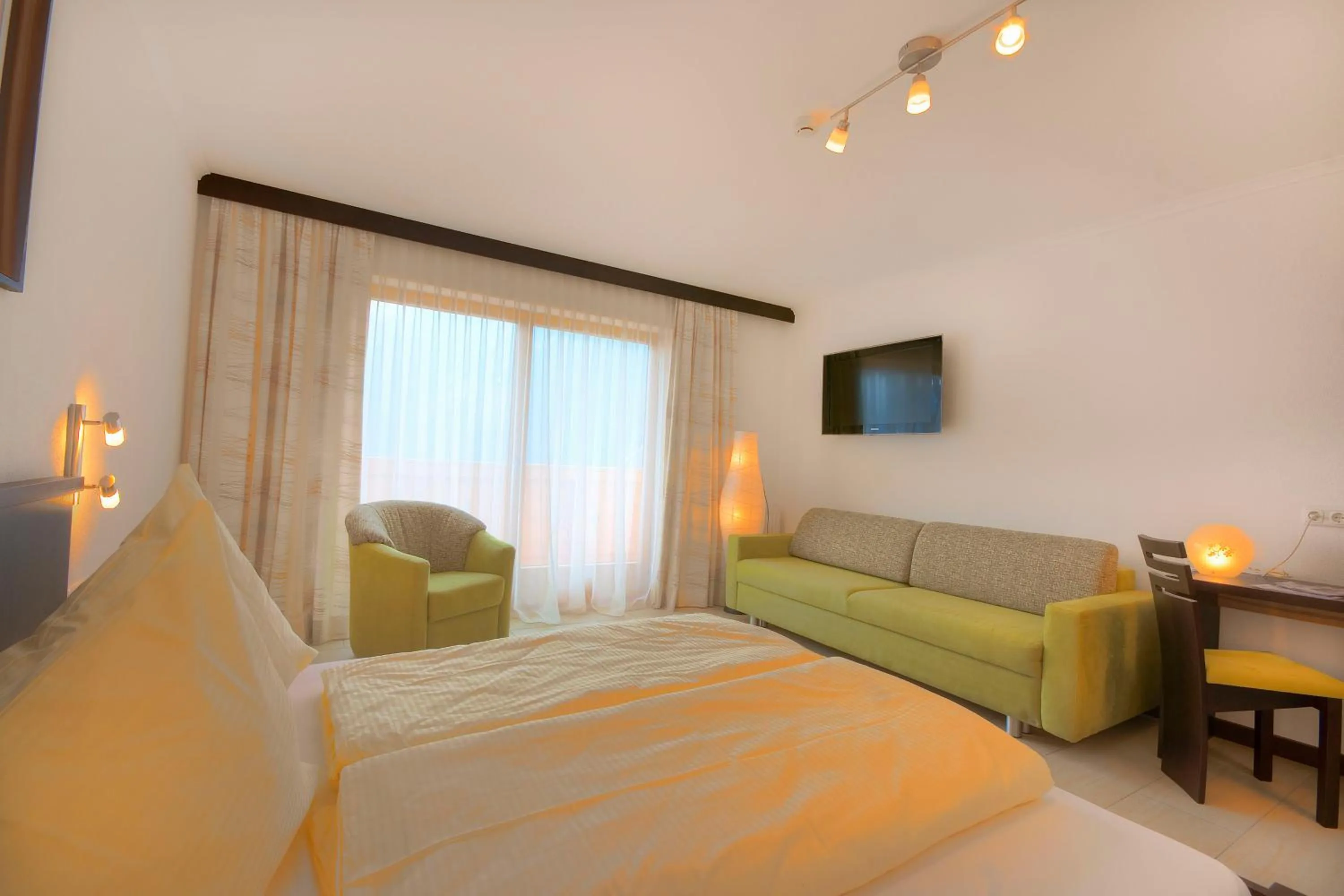 Photo of the whole room, Bed in Panoramahotel Burgeck