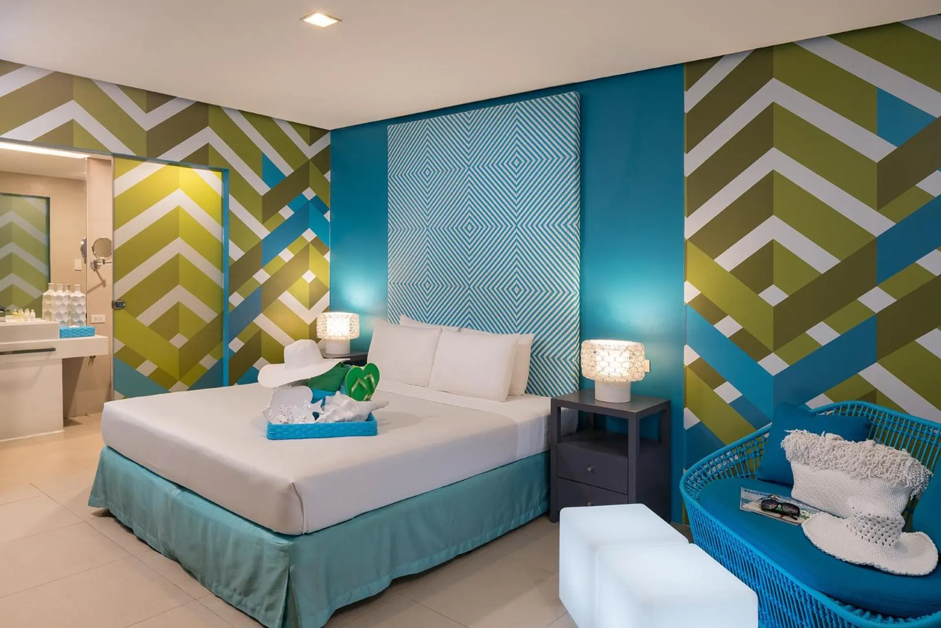 Photo of the whole room, Bed in Astoria Boracay