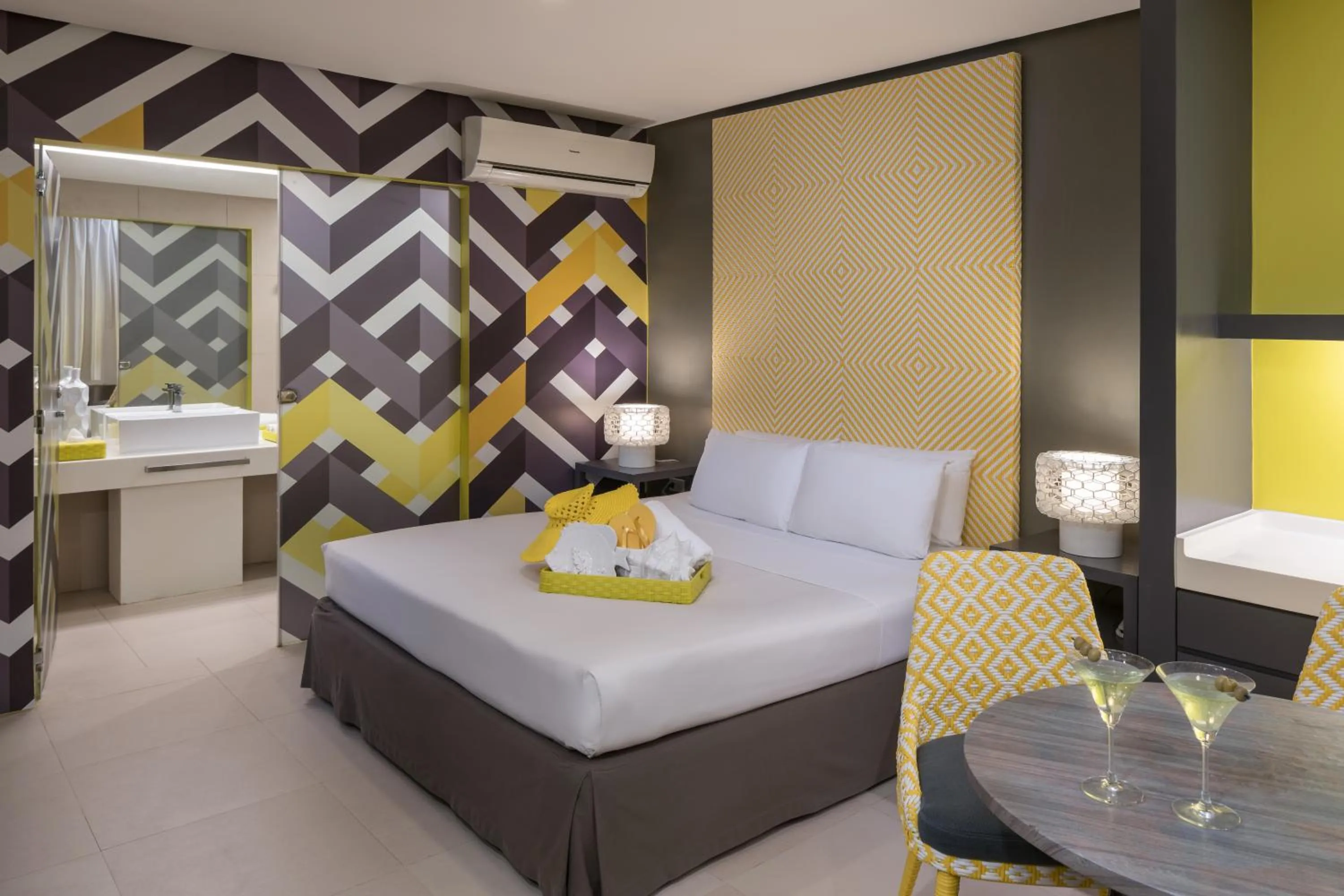 Photo of the whole room, Bed in Astoria Boracay