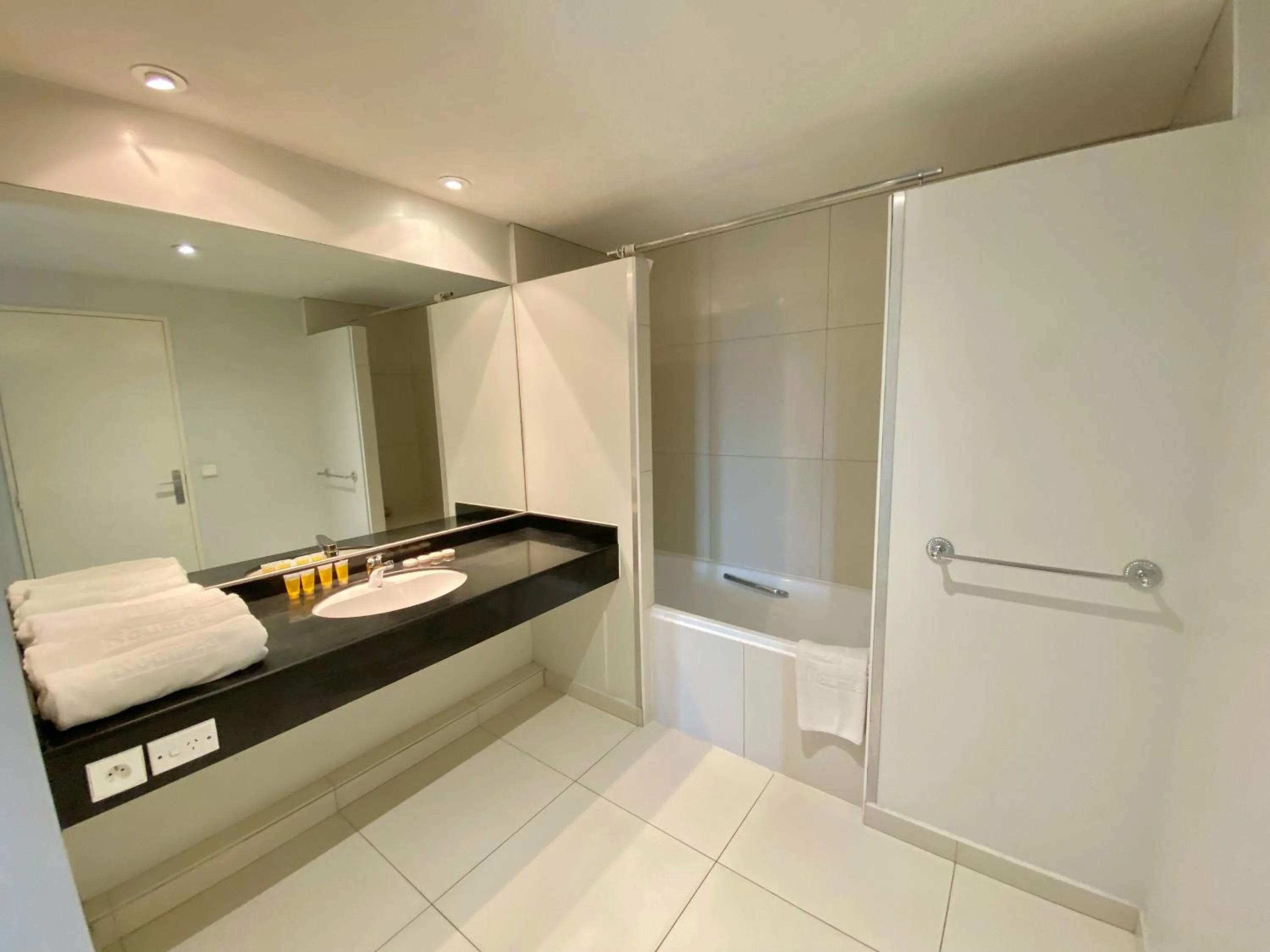 Bathroom in Casa Del Sole Apartments