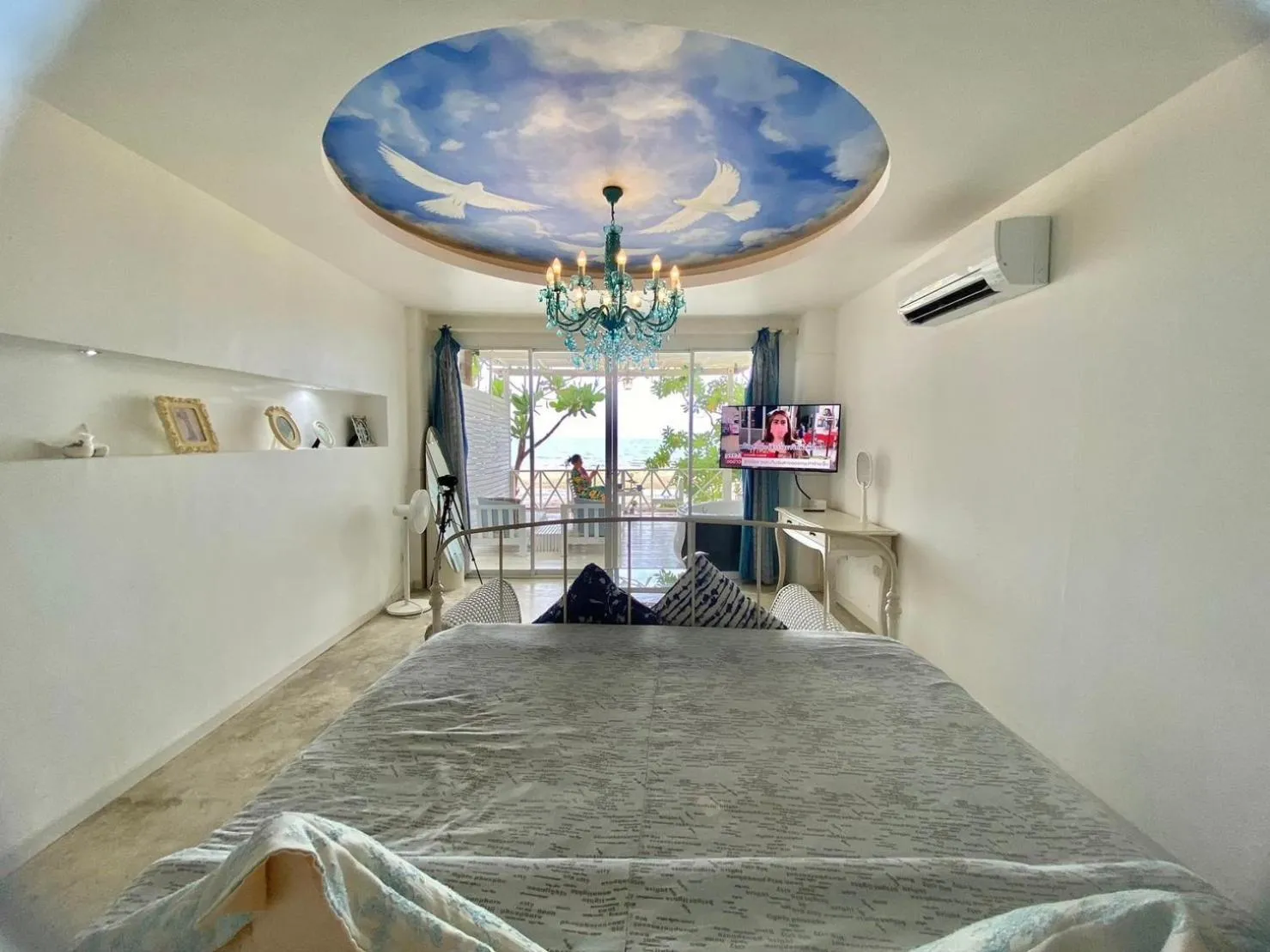 Bed in Green Gallery Beach Boutique Hotel