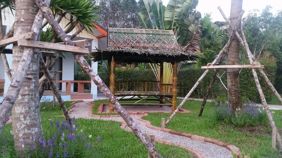 Garden in Thai Break Resort