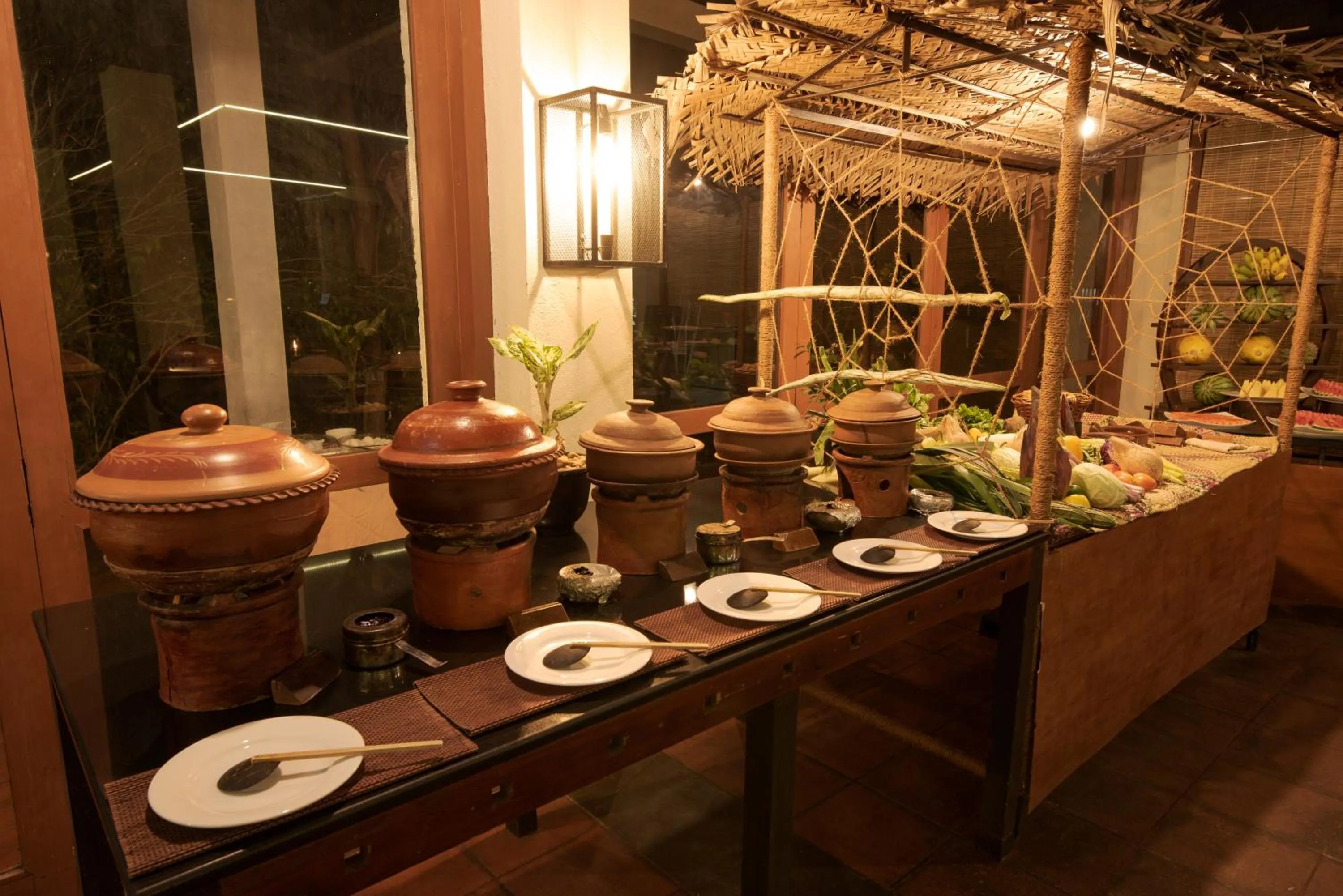 Restaurant/places to eat in Hotel Elephant Reach