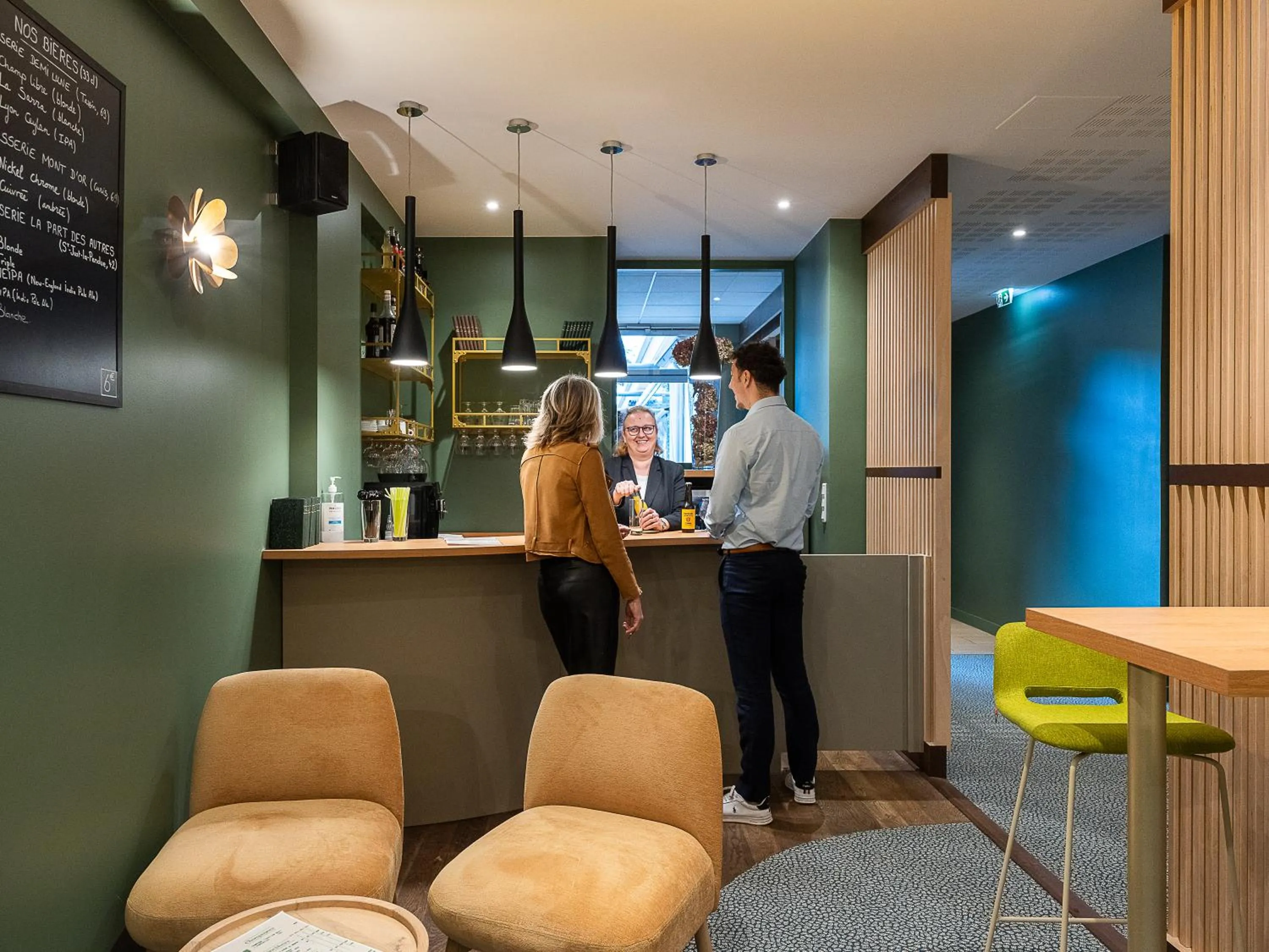 Lounge or bar in Hôtel Valpré