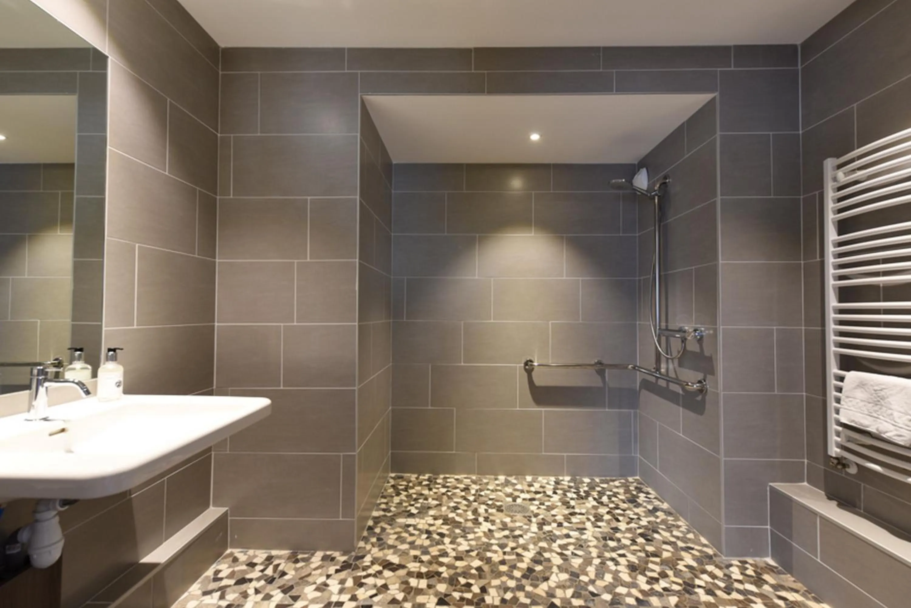 Bathroom in Hôtel Valpré