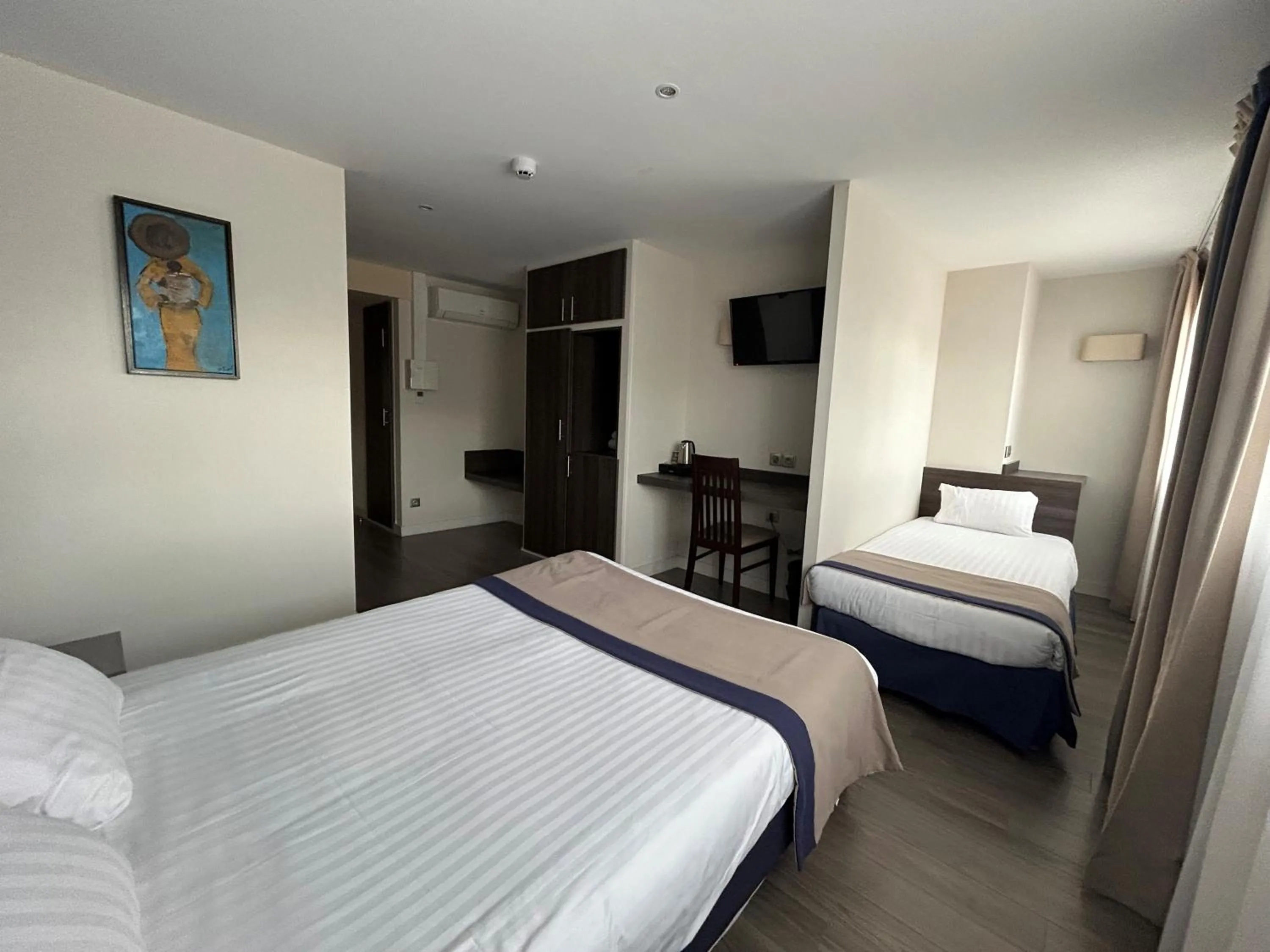 Family, Bed in Hôtel Valpré