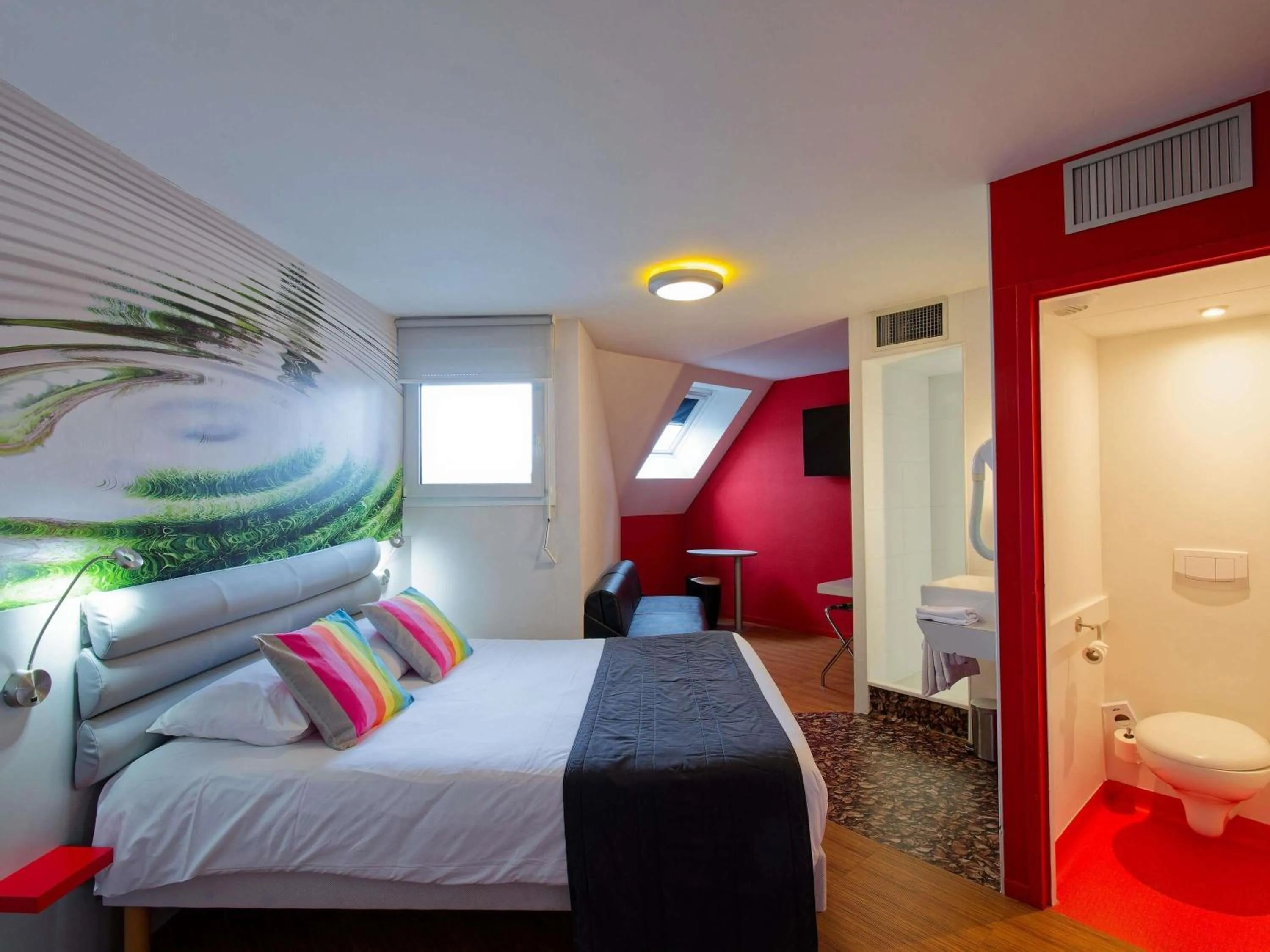 Bedroom, Bed in ibis Styles Saint Brieuc Gare Centre