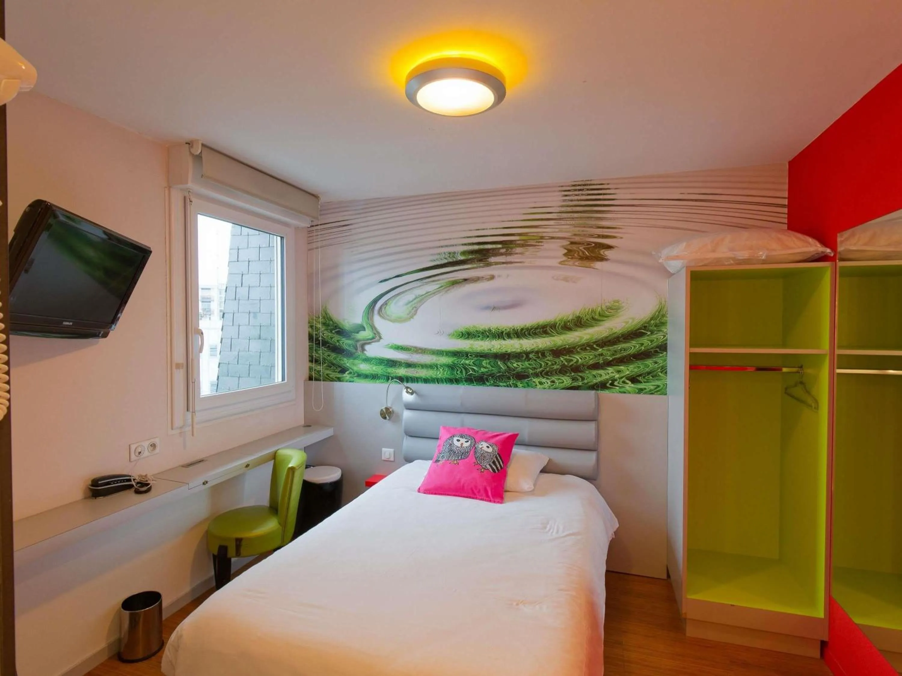 Bedroom, Bed in ibis Styles Saint Brieuc Gare Centre