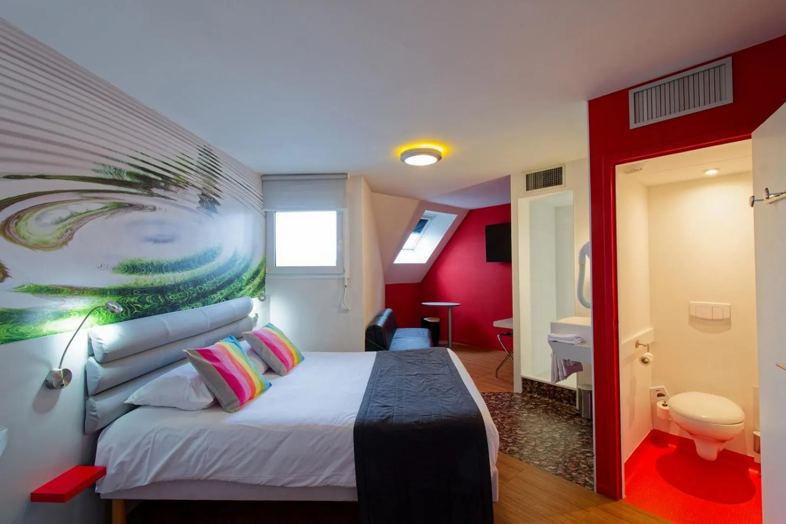 Toilet, Bed in ibis Styles Saint Brieuc Gare Centre
