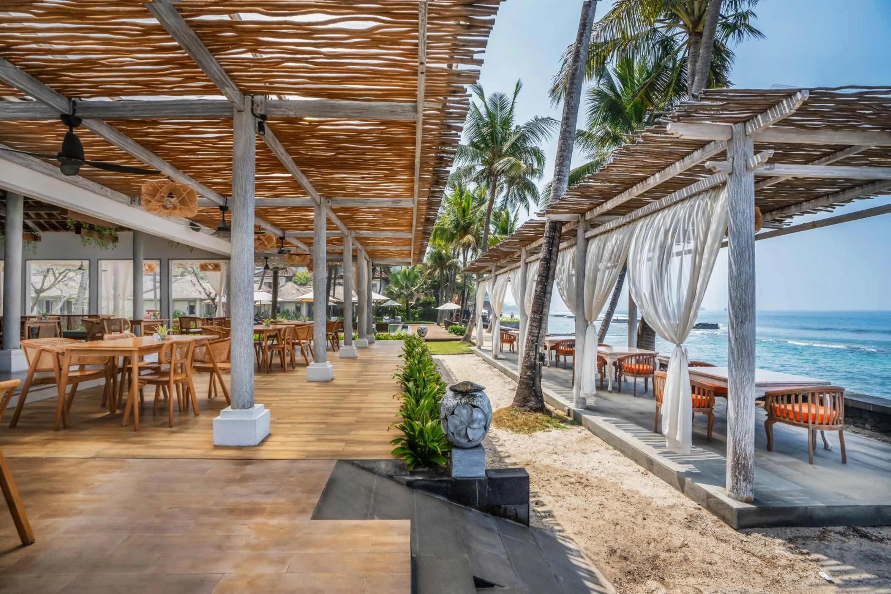 Restaurant/places to eat in Nirwana Beach & Resort