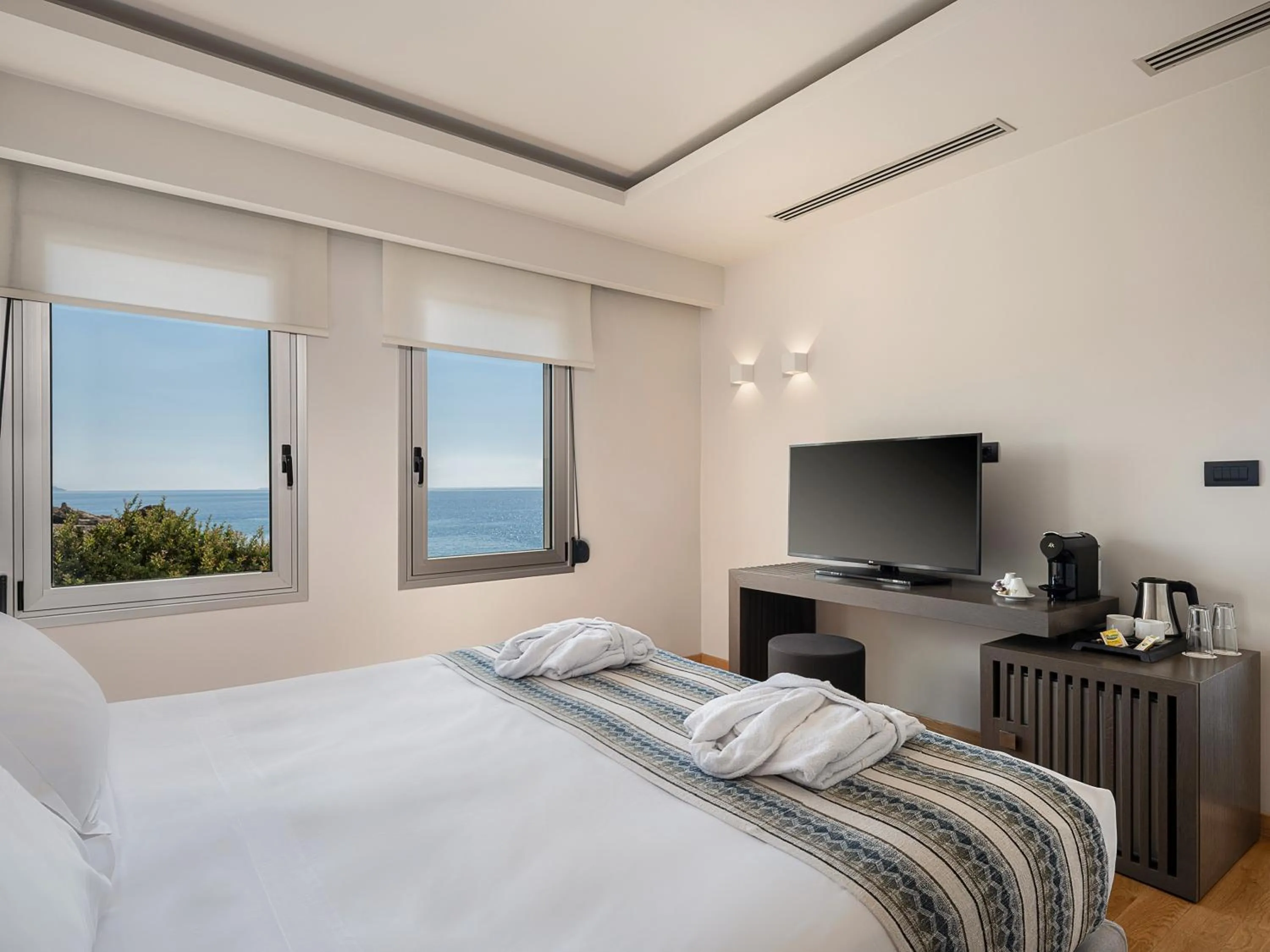 Bed in Kakkos Beach Hotel - Adults Only