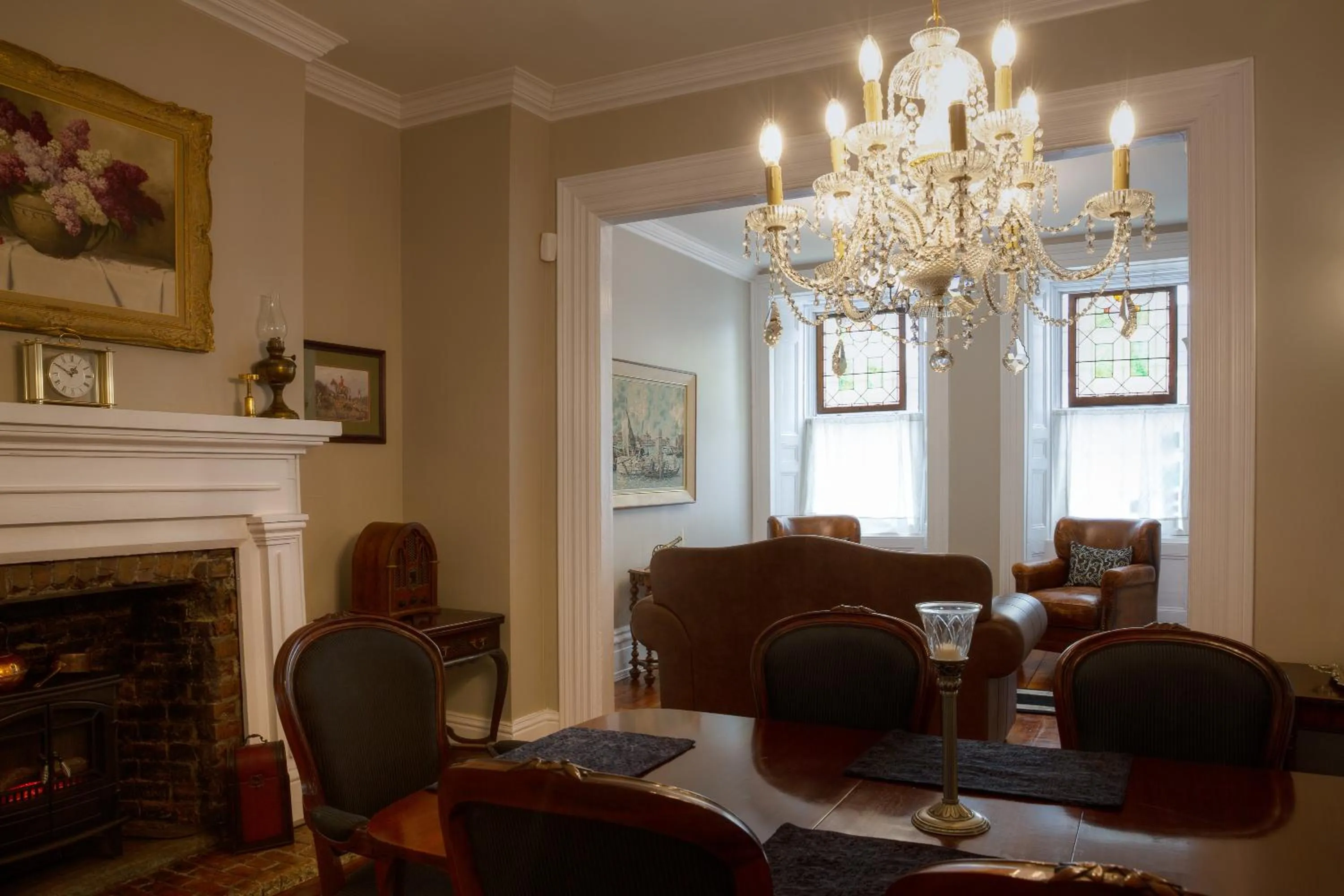 Dining area in Sir Isaac Brock B&B Luxury Suites