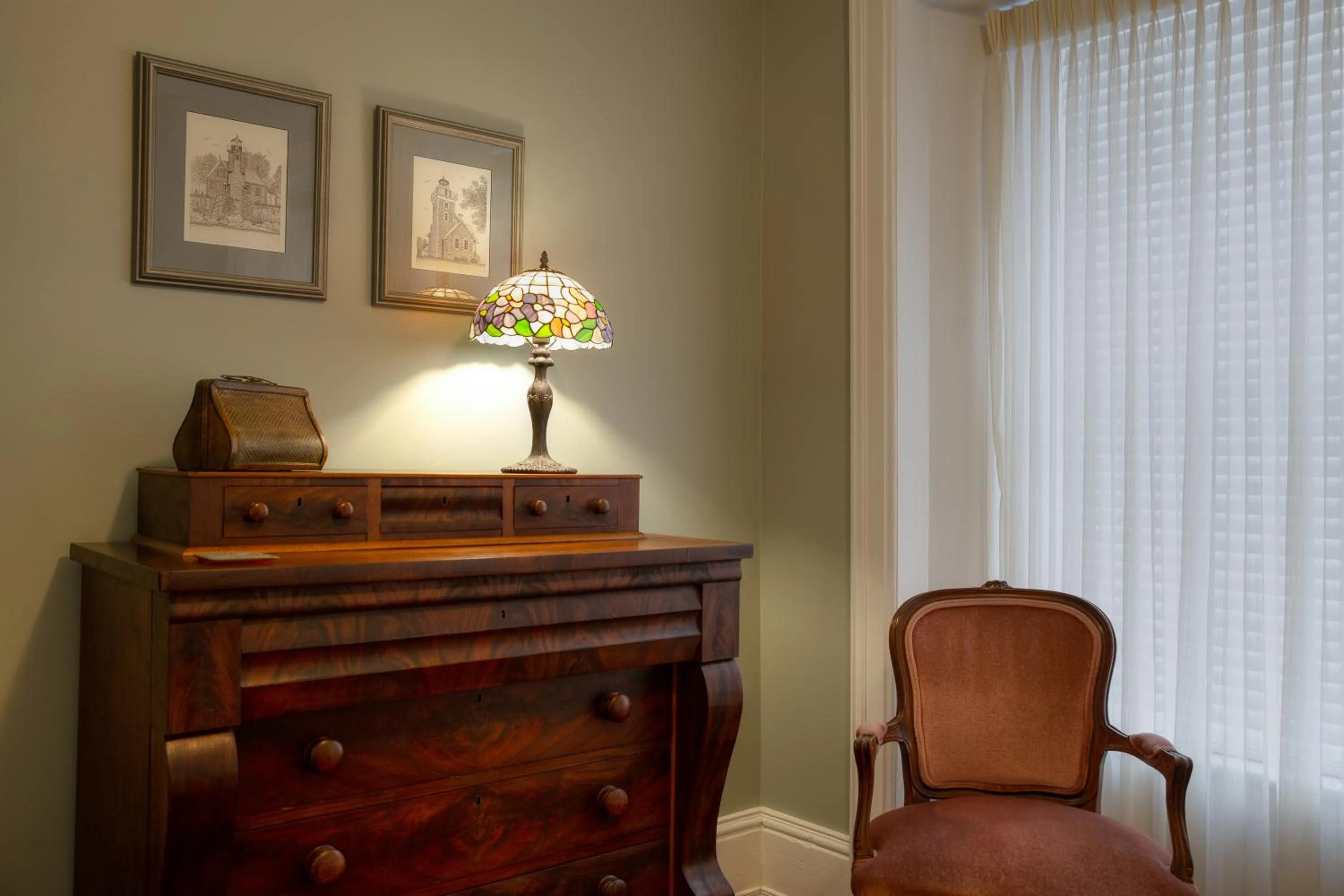 Sir Isaac Brock B&B Luxury Suites