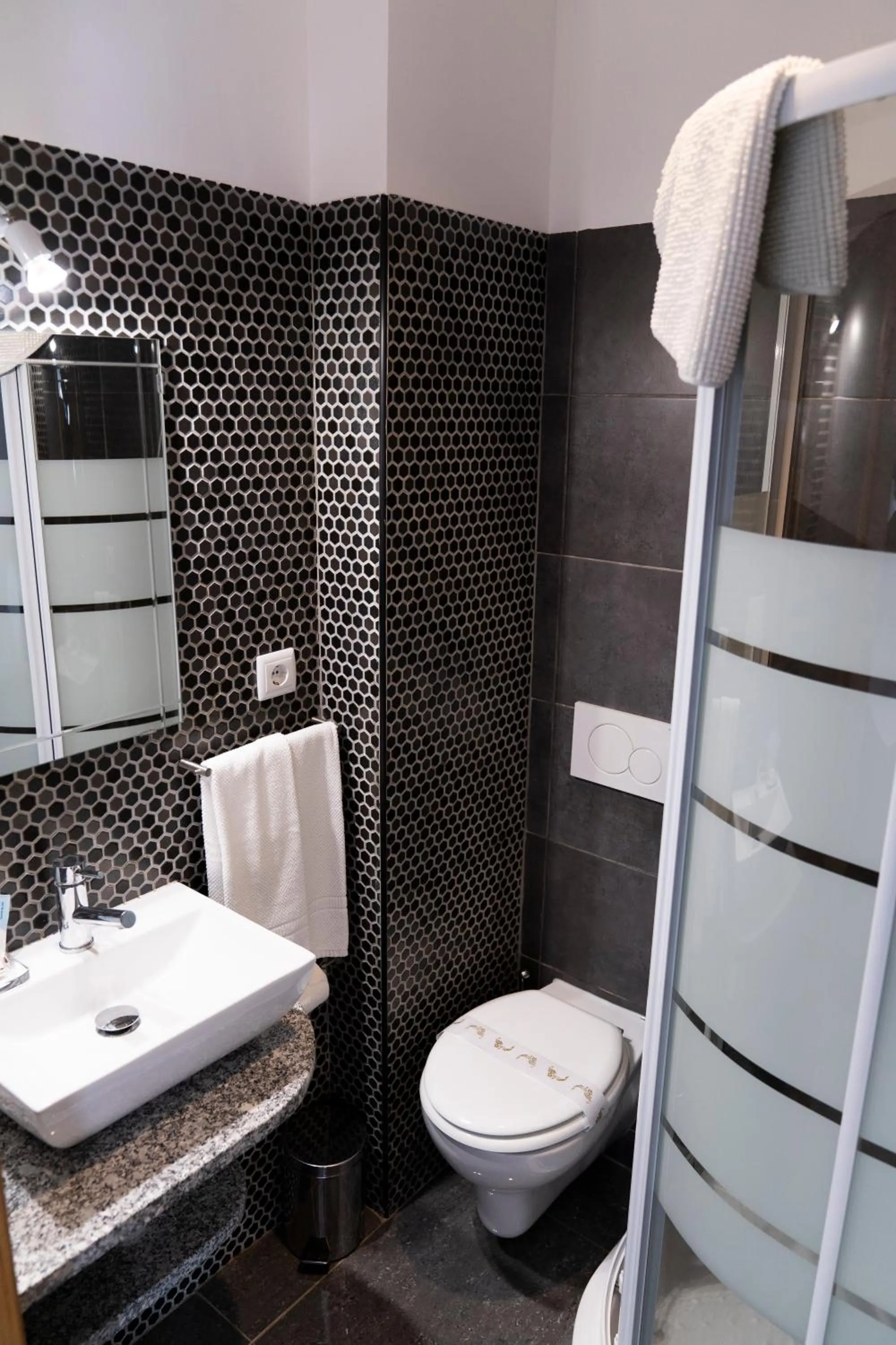 Shower in OceanOasis