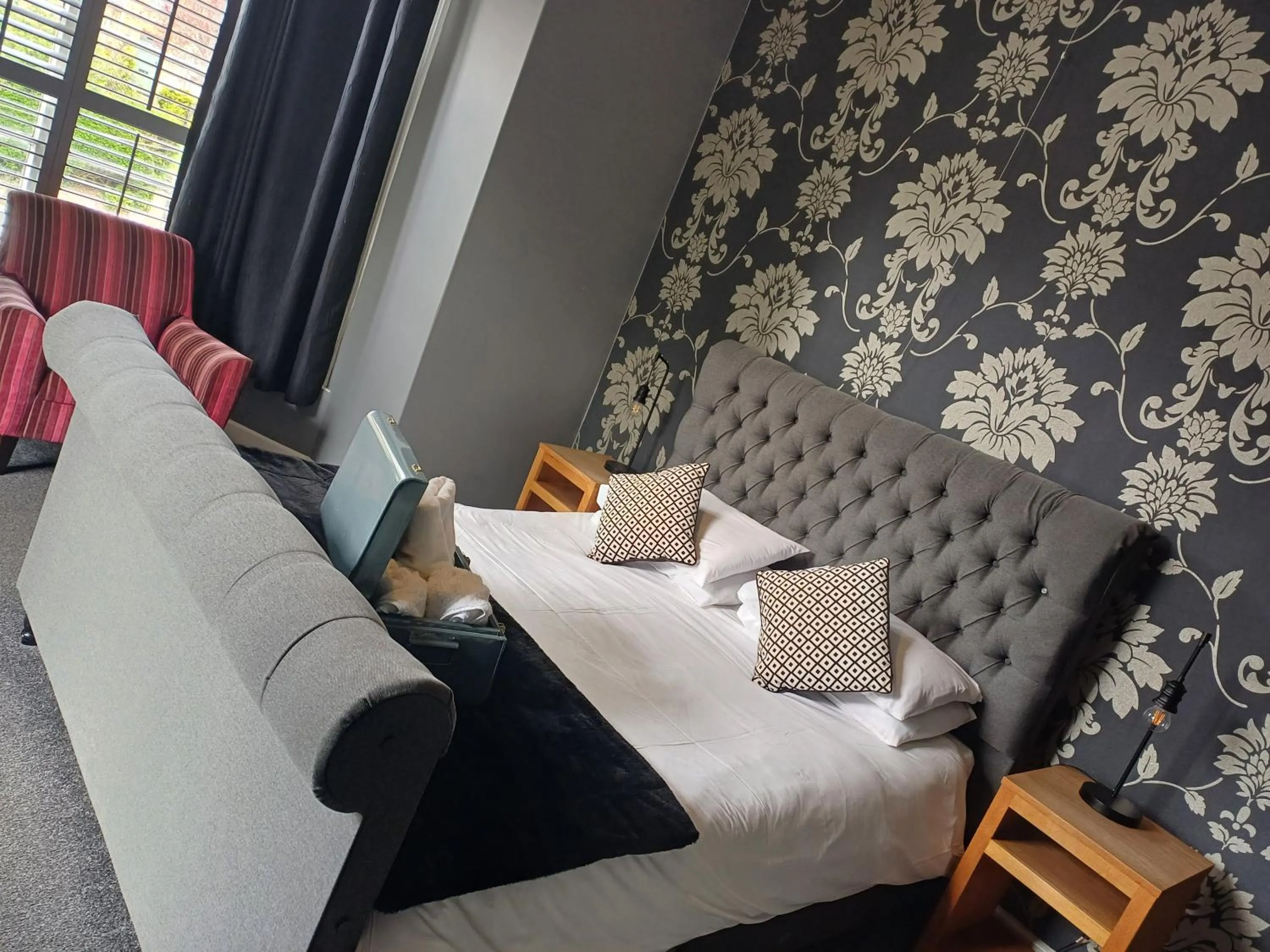 Bedroom, Bed in The Barge Inn