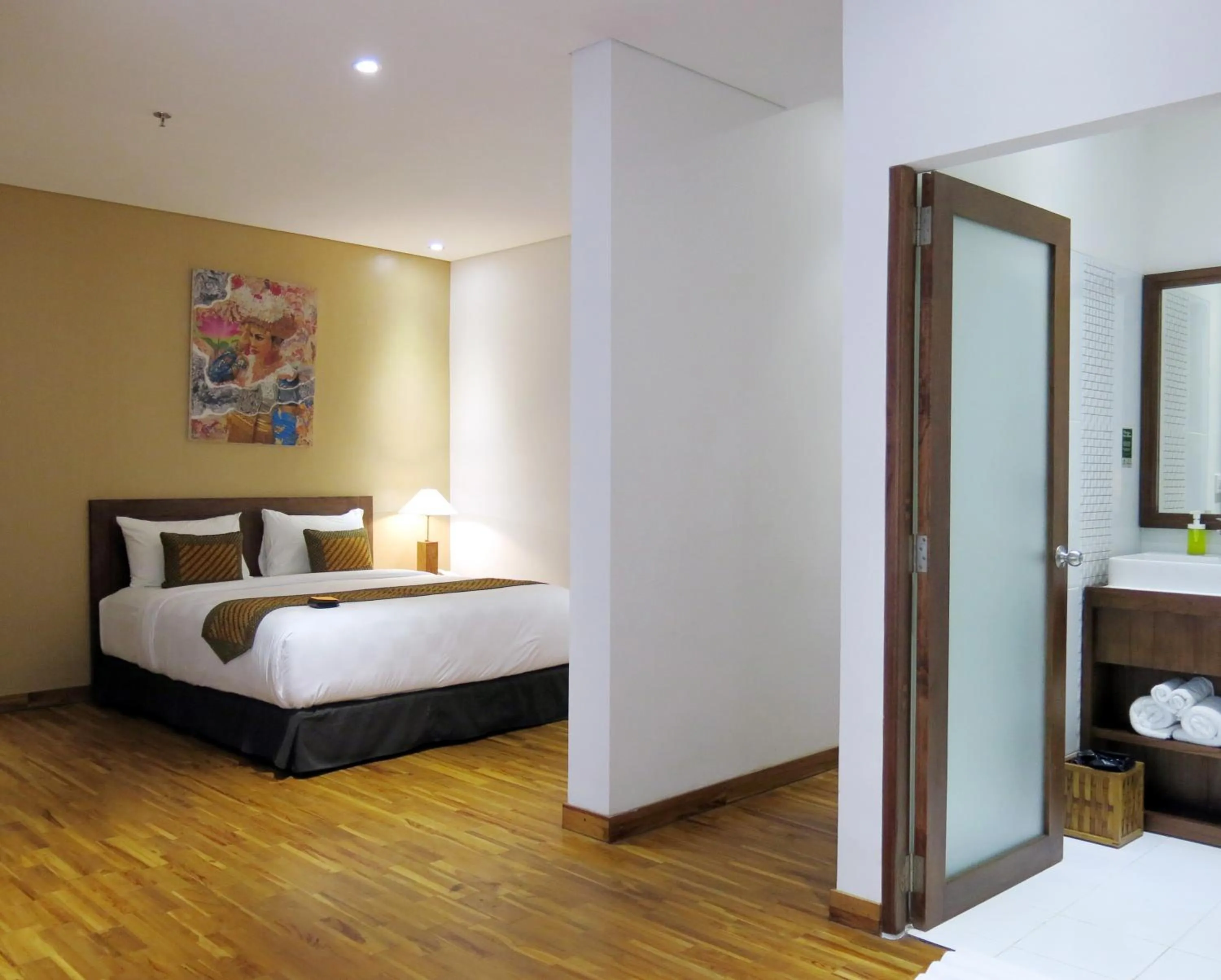 Bathroom, Bed in Hotel Puriartha Ubud