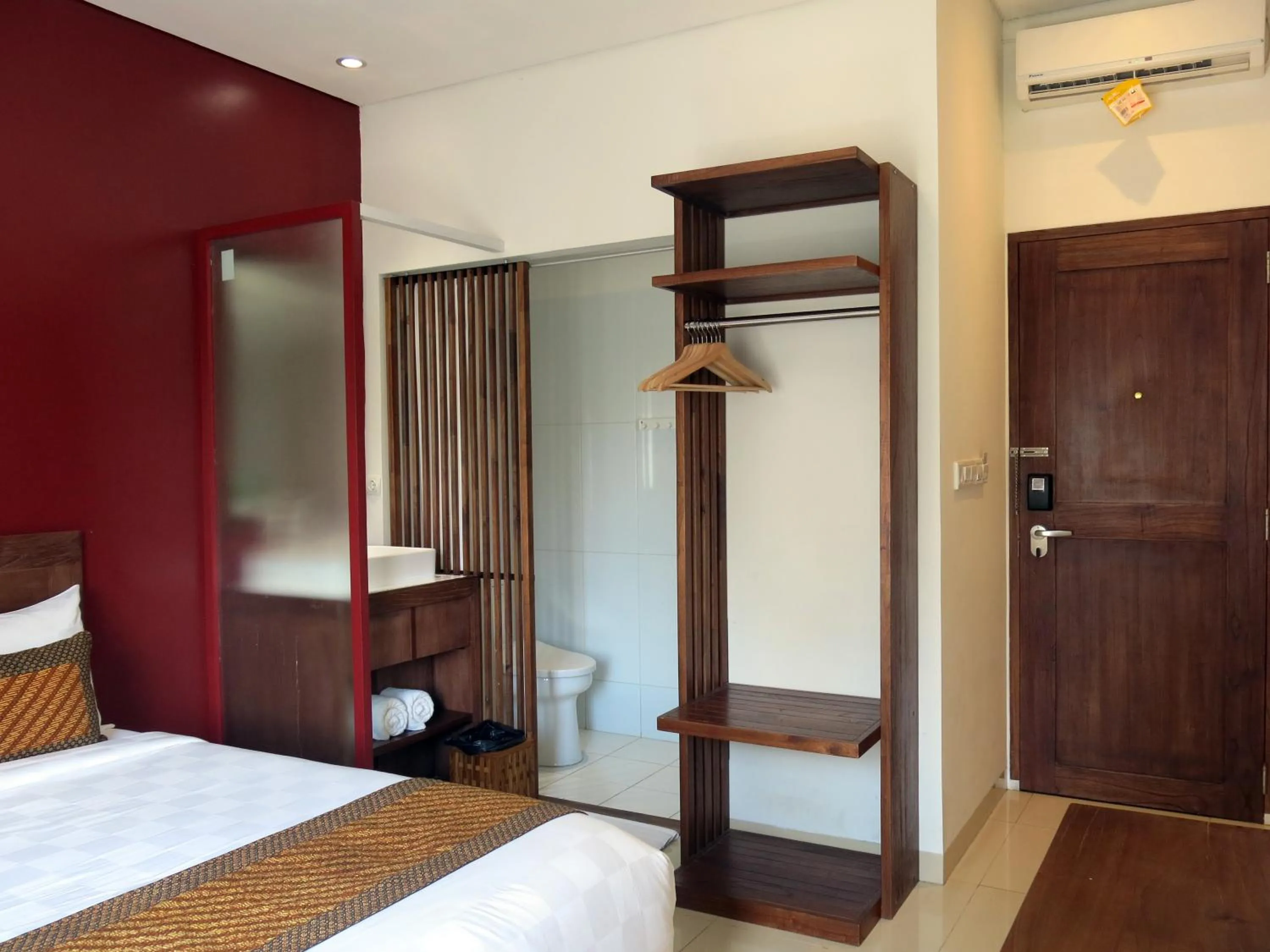 Bathroom, Bed in Hotel Puriartha Ubud