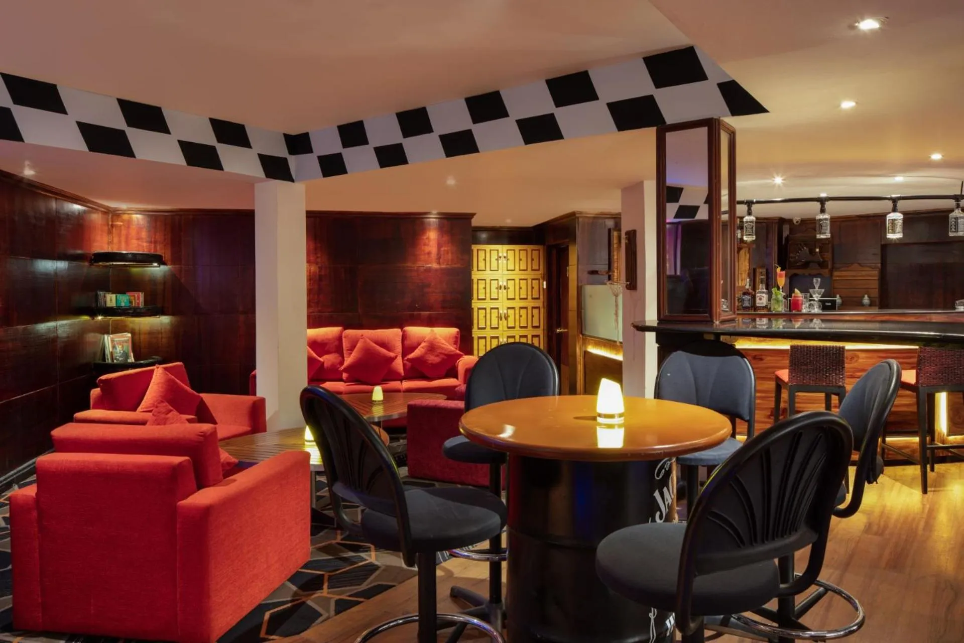 Restaurant/places to eat in Earl's Regency Hotel