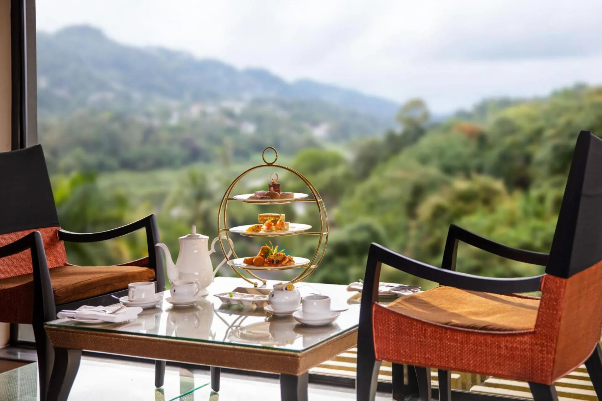 Food and drinks in Earl's Regency Hotel