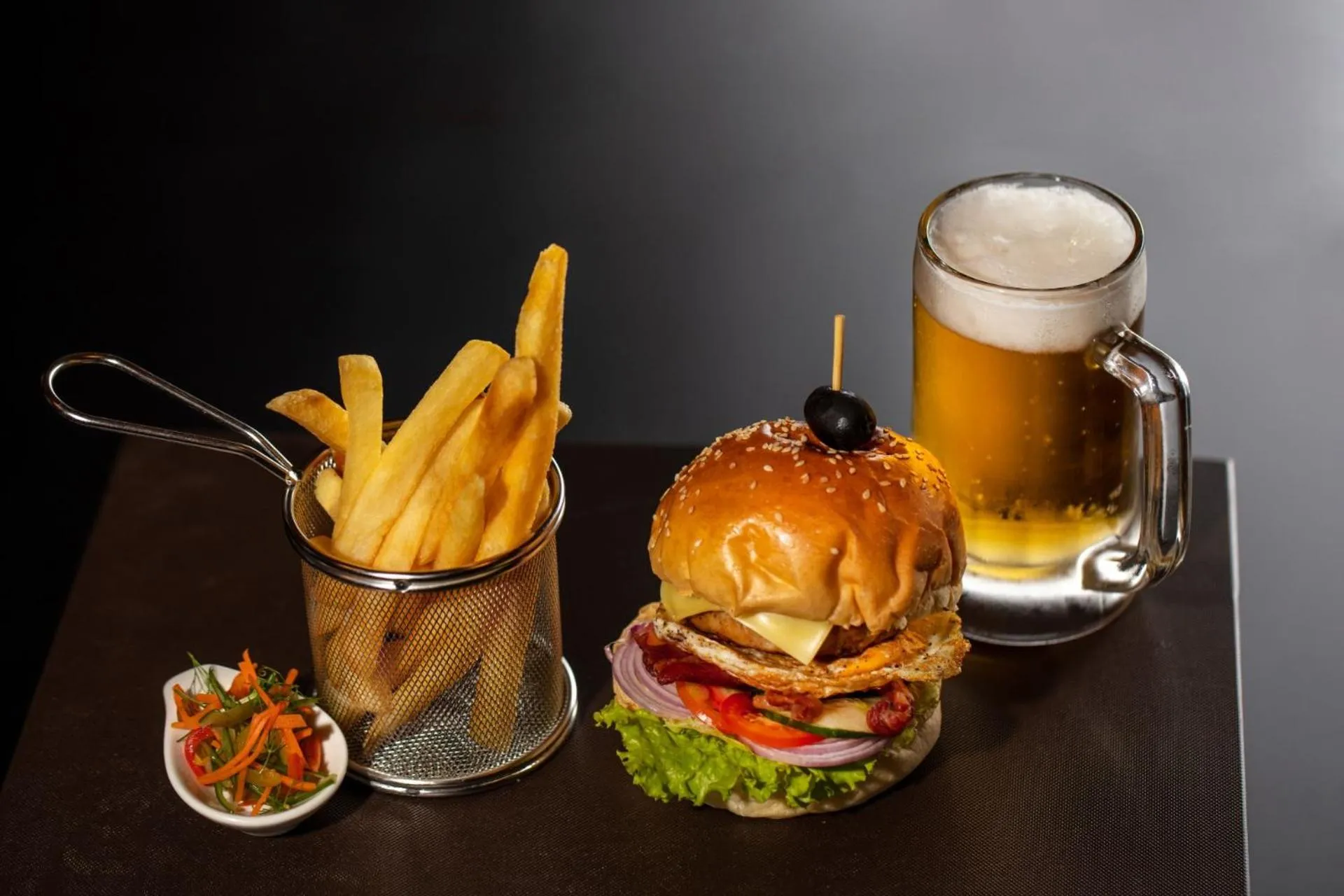 Food and drinks in Earl's Regency Hotel