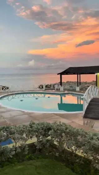 Swimming pool in Sea 7