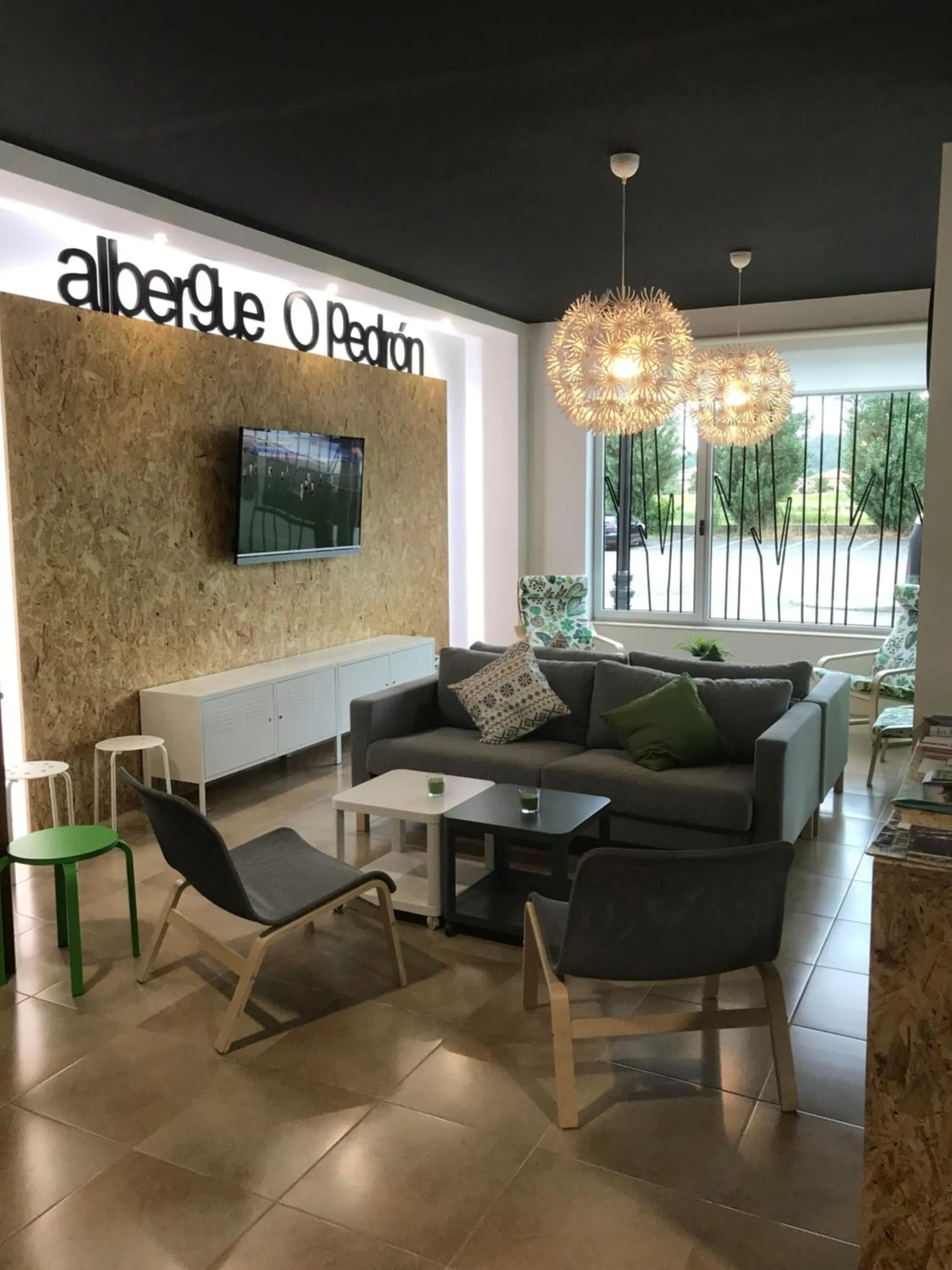 Albergue O Pedrón Hostel & Rooms