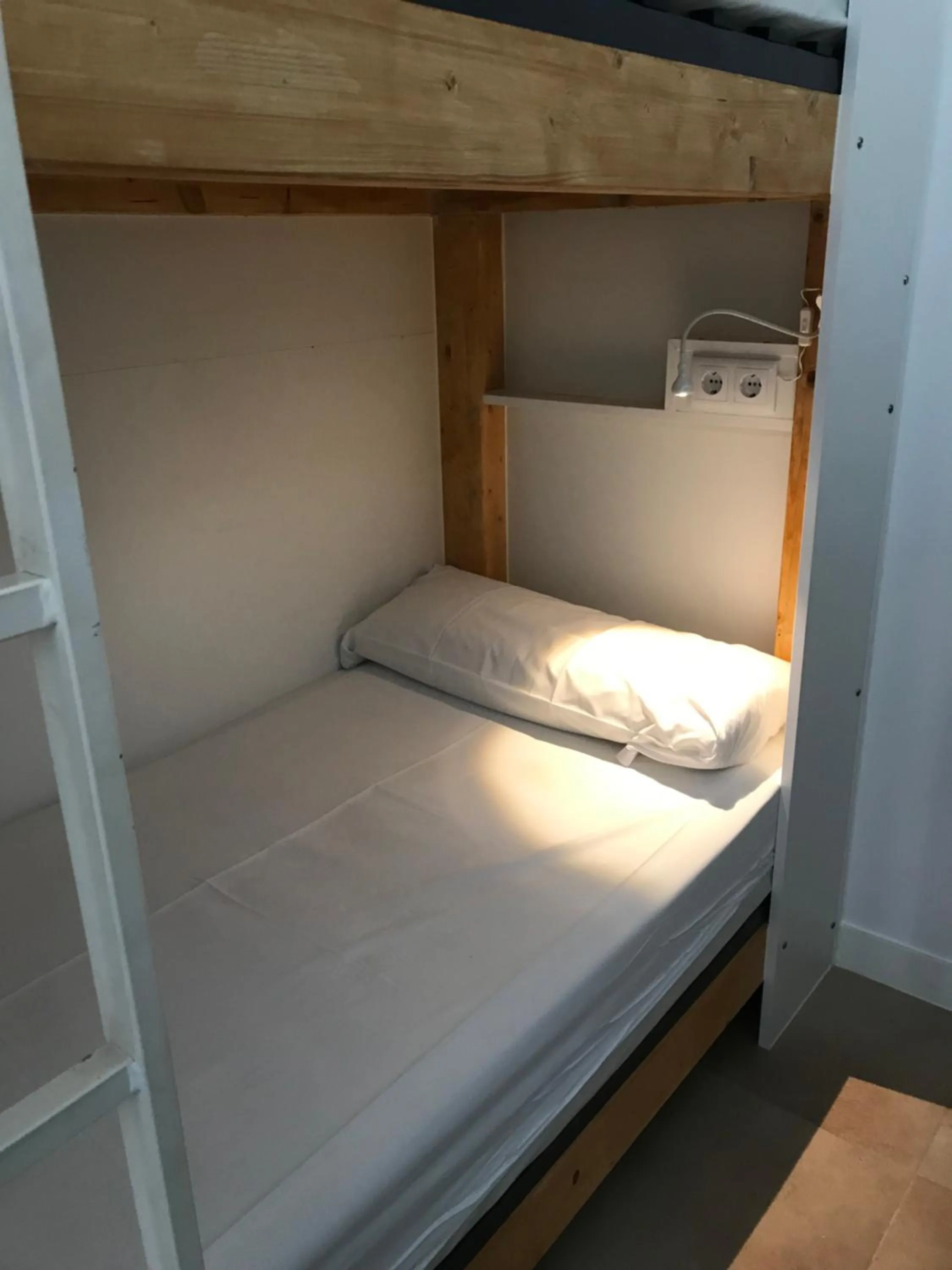 Bed in Albergue O Pedrón Hostel & Rooms