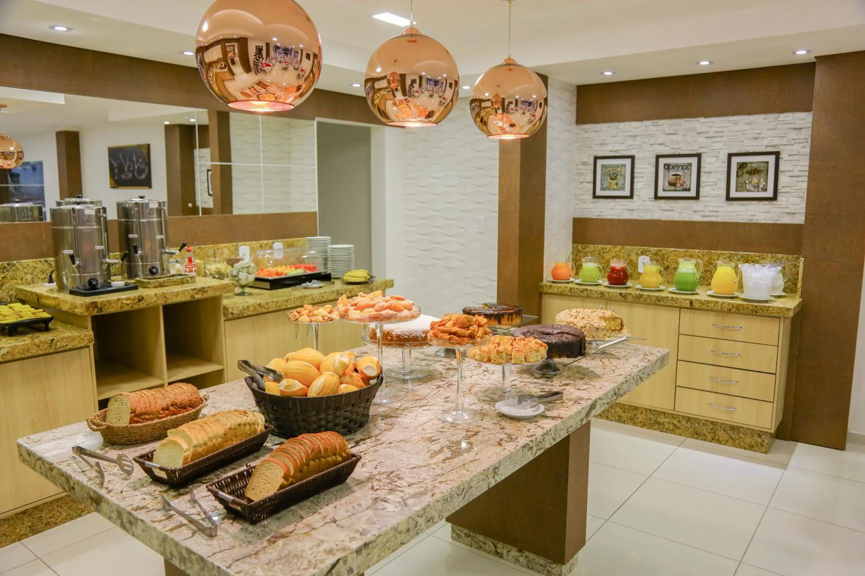 Food and drinks in Morangos Hotel