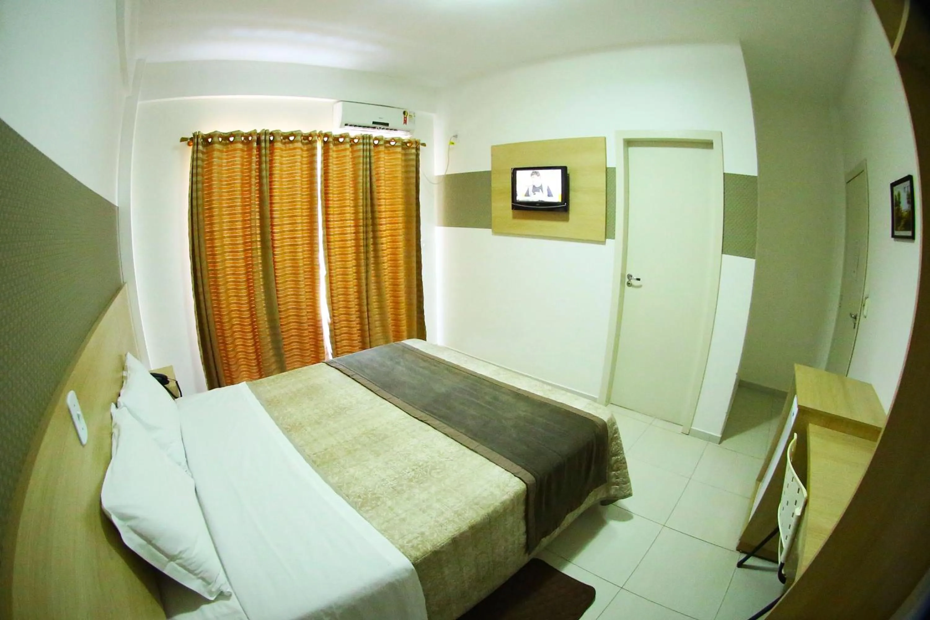 Photo of the whole room, Bed in Morangos Hotel