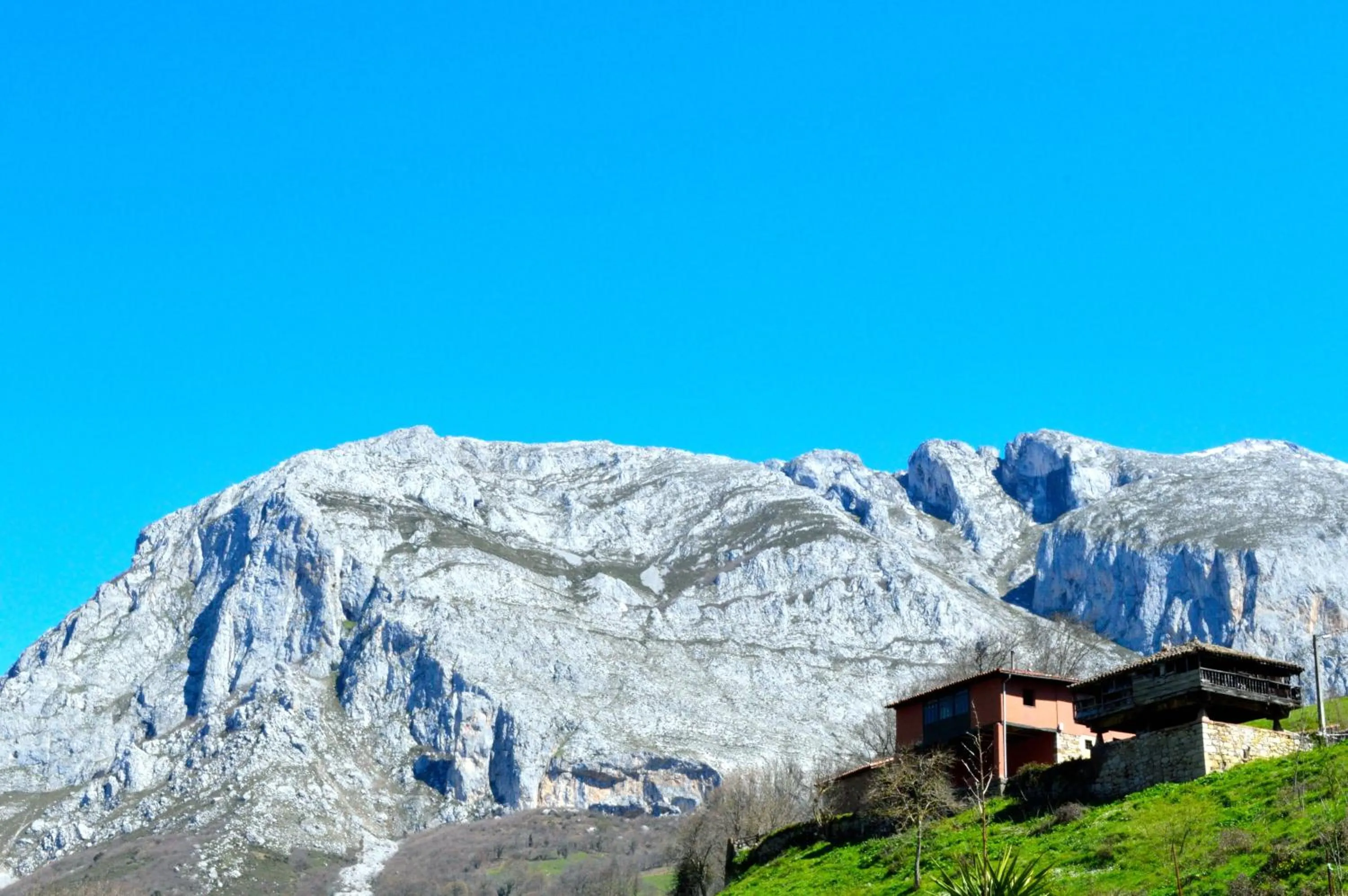 Mountain view in La Posta del Camín Real
