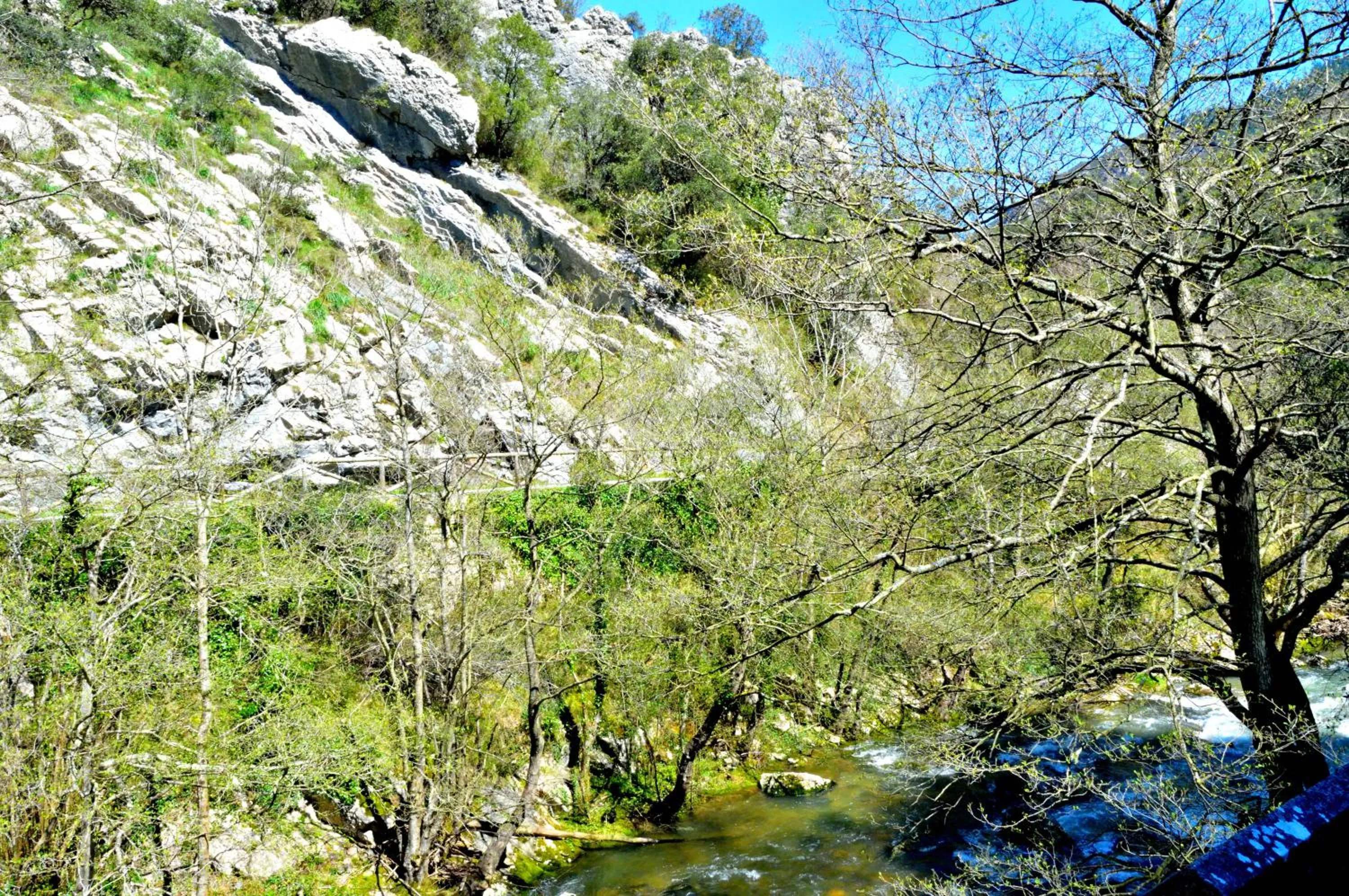 Hiking in La Posta del Camín Real