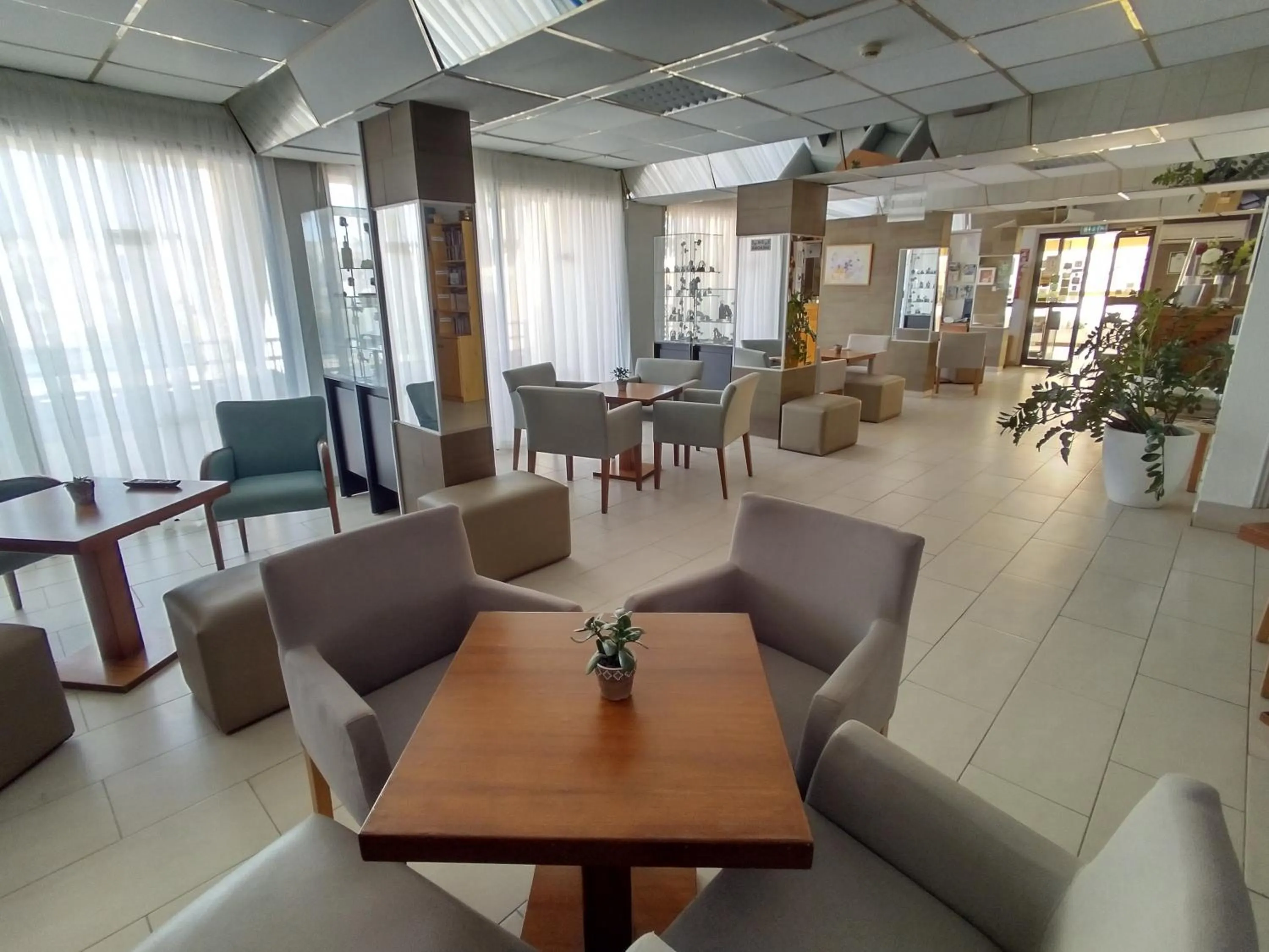 Communal lounge/ TV room in Napa Prince Hotel Apts