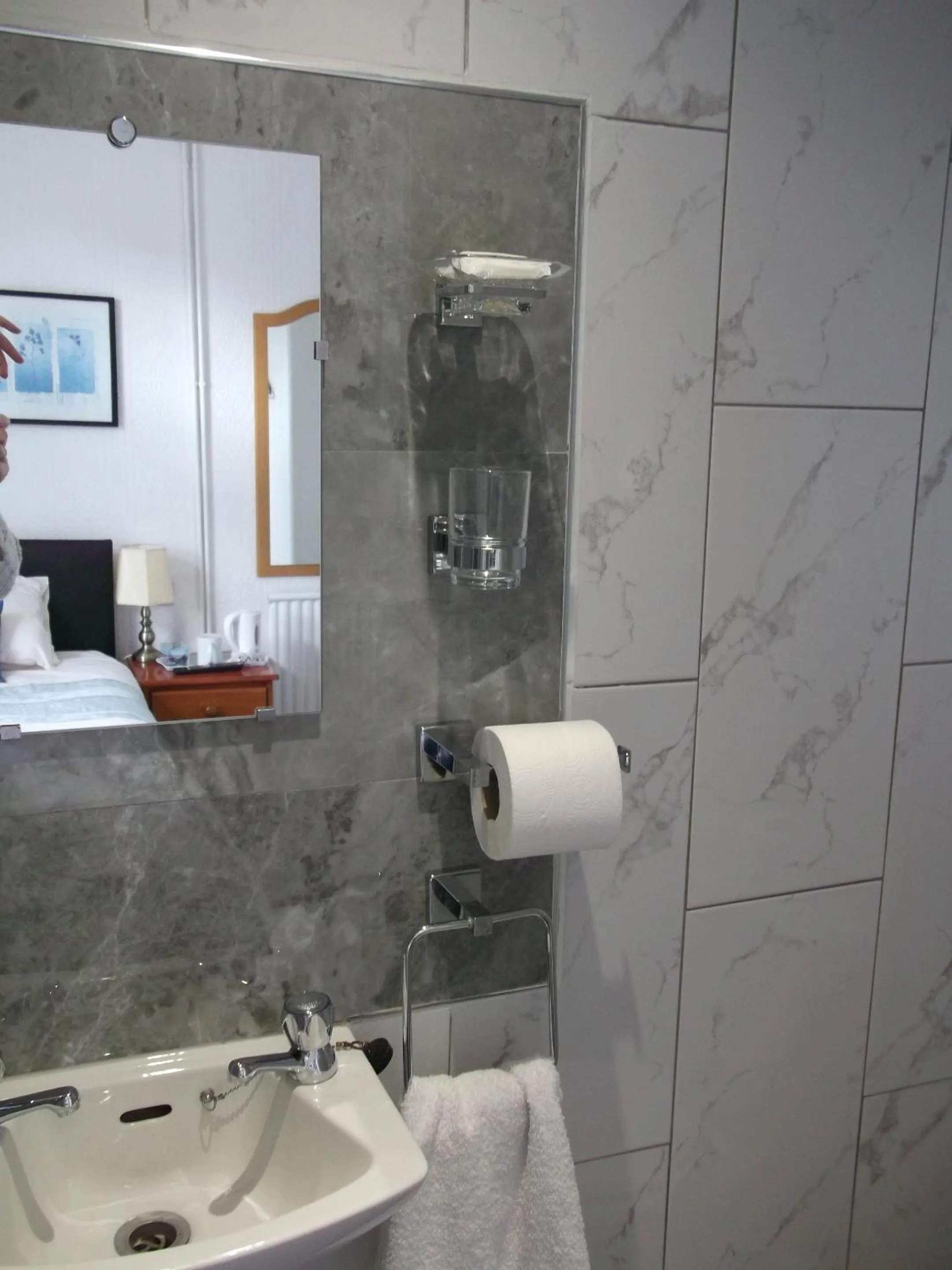 Bathroom in Holmeleigh Hotel