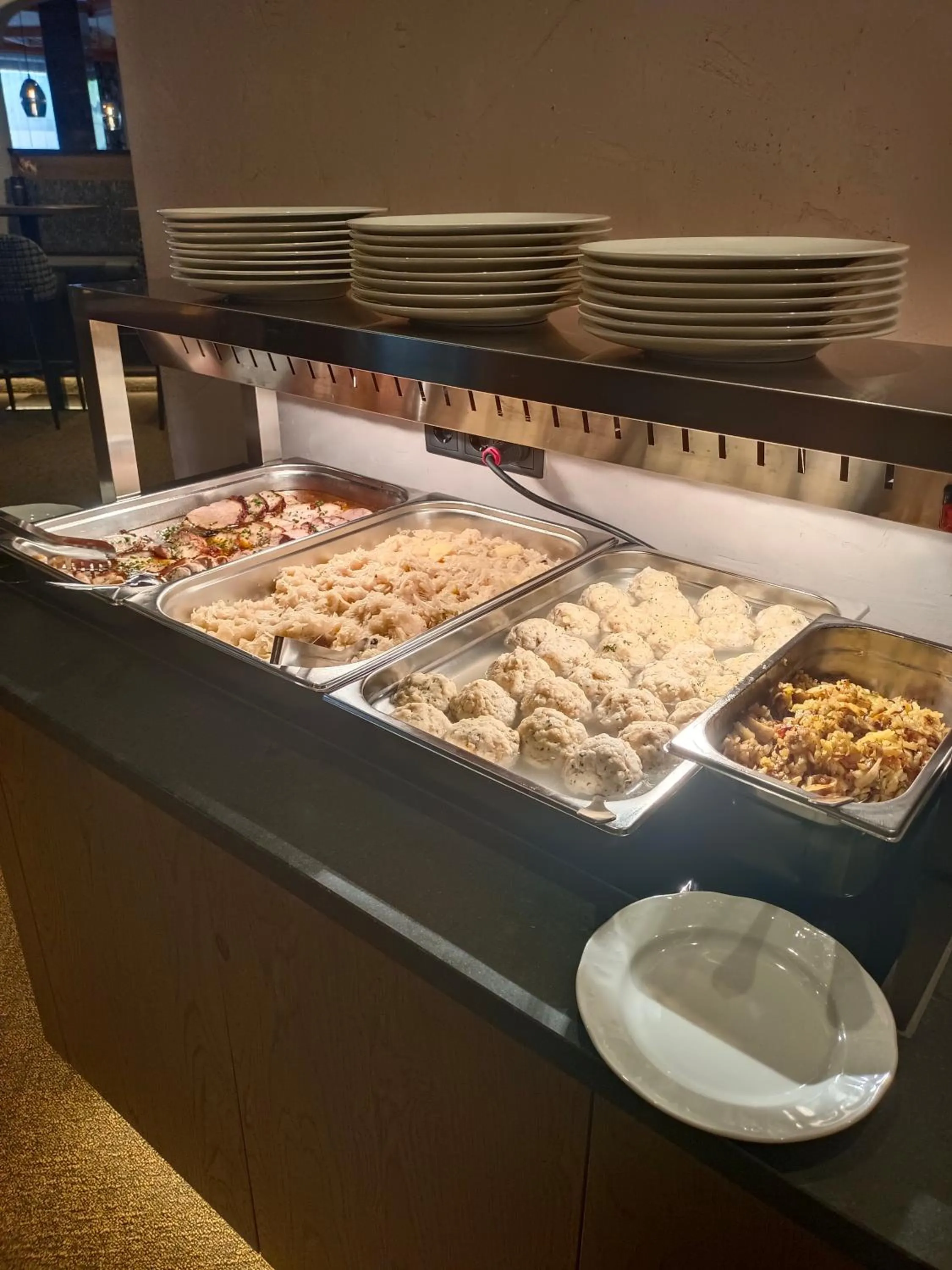 Dinner in Hotel Victoria