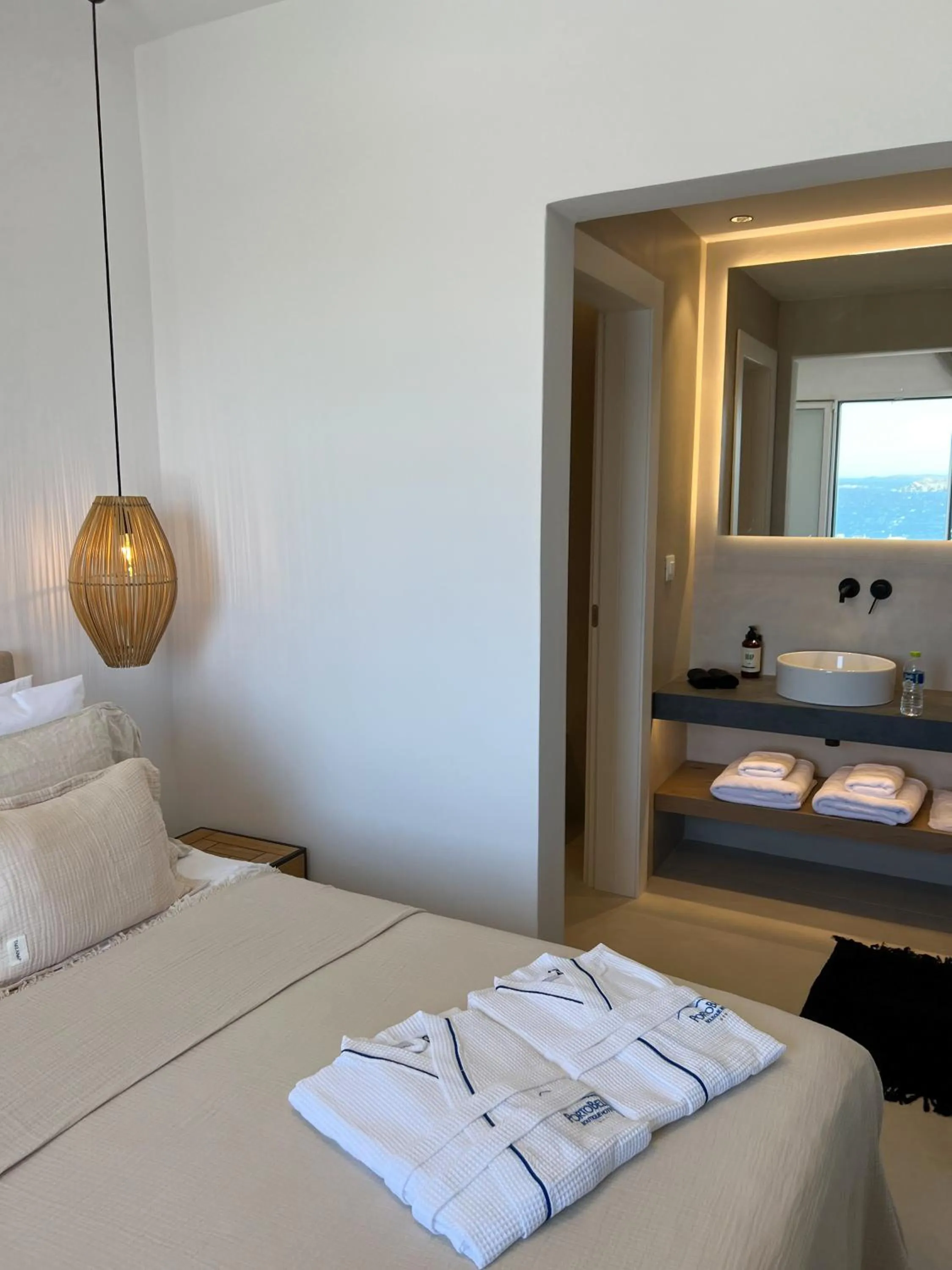 Bathroom, Bed in Portobello Boutique Hotel